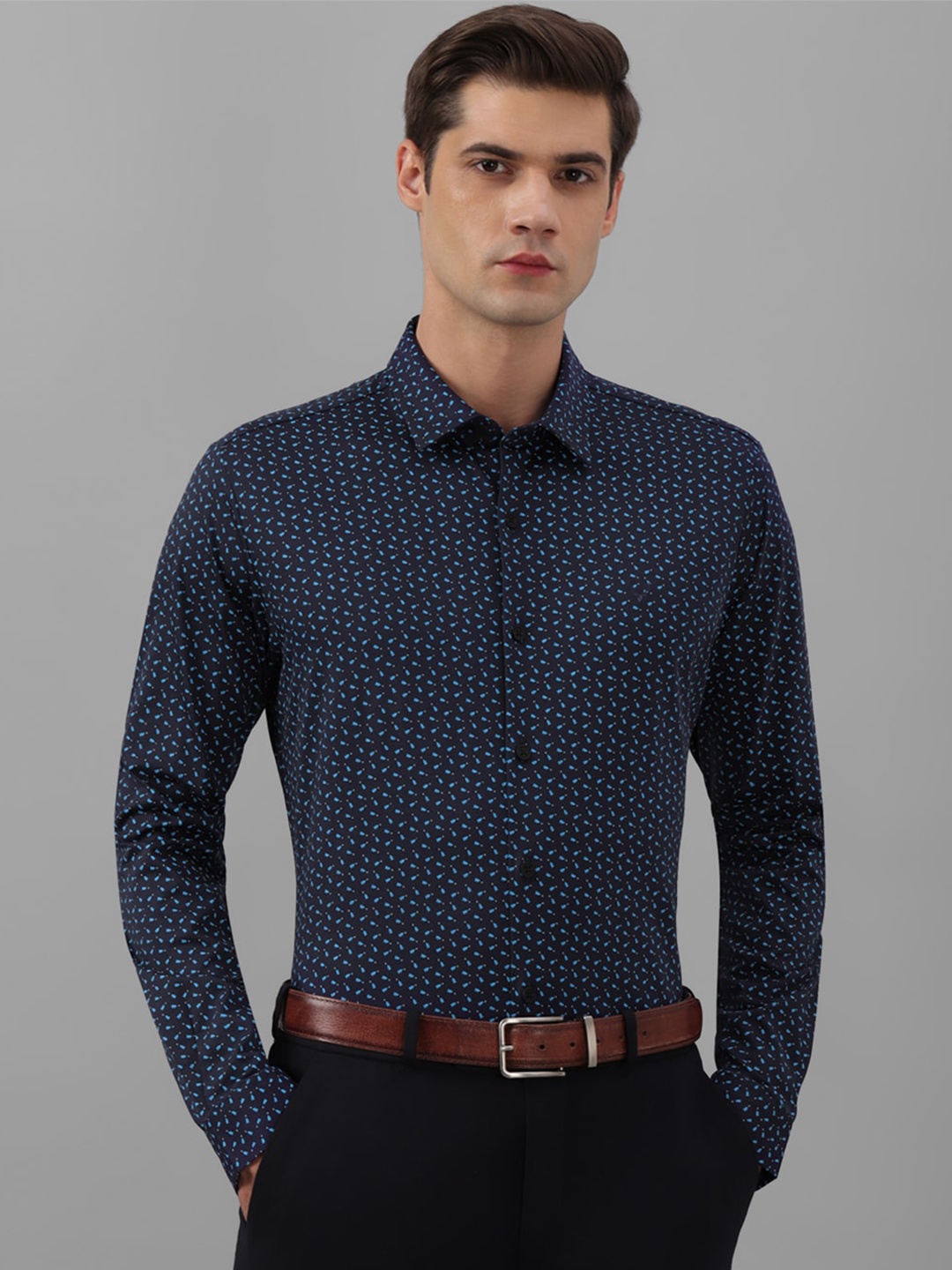 

Allen Solly Slim Fit Opaque Micro Ditsy Printed Pure Cotton Formal Shirt, Navy blue