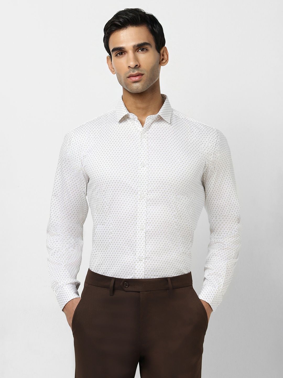 

V Dot Men White Slim Fit Opaque Printed Party Shirt