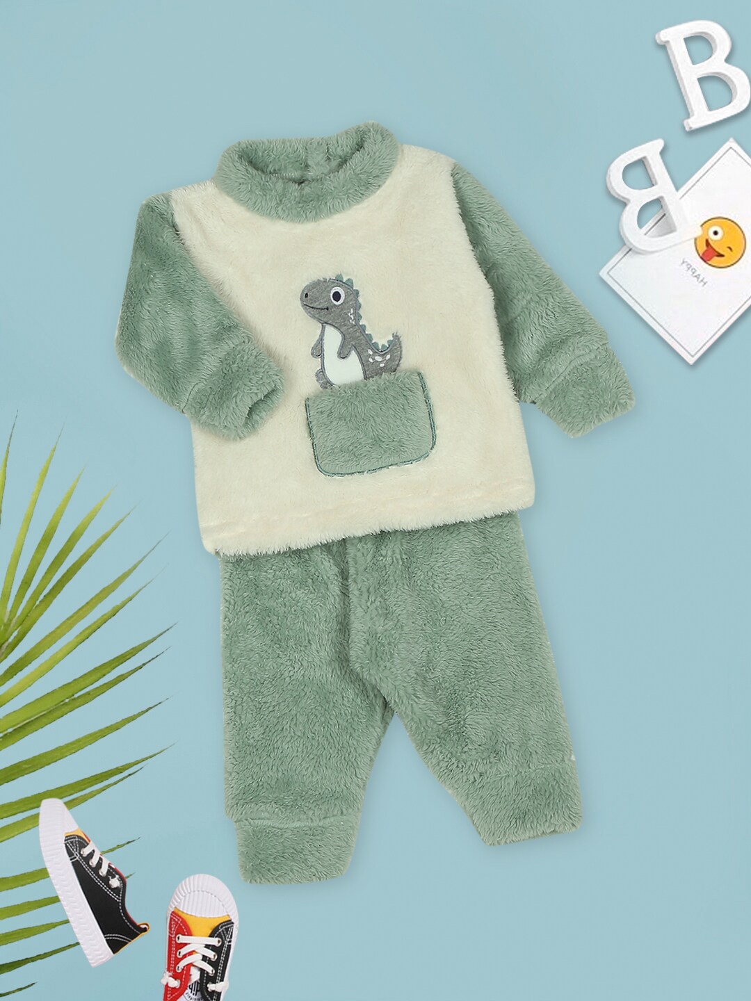 

MeeMee Boys Printed T-shirt With Trousers, Olive
