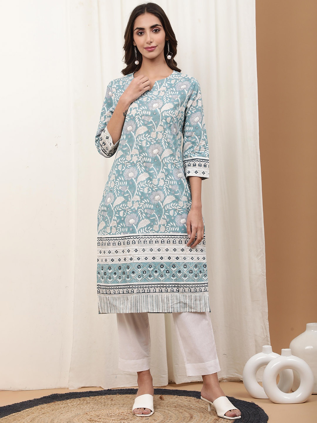 

Prakhya Floral Printed Regular Cotton Kurta, Blue