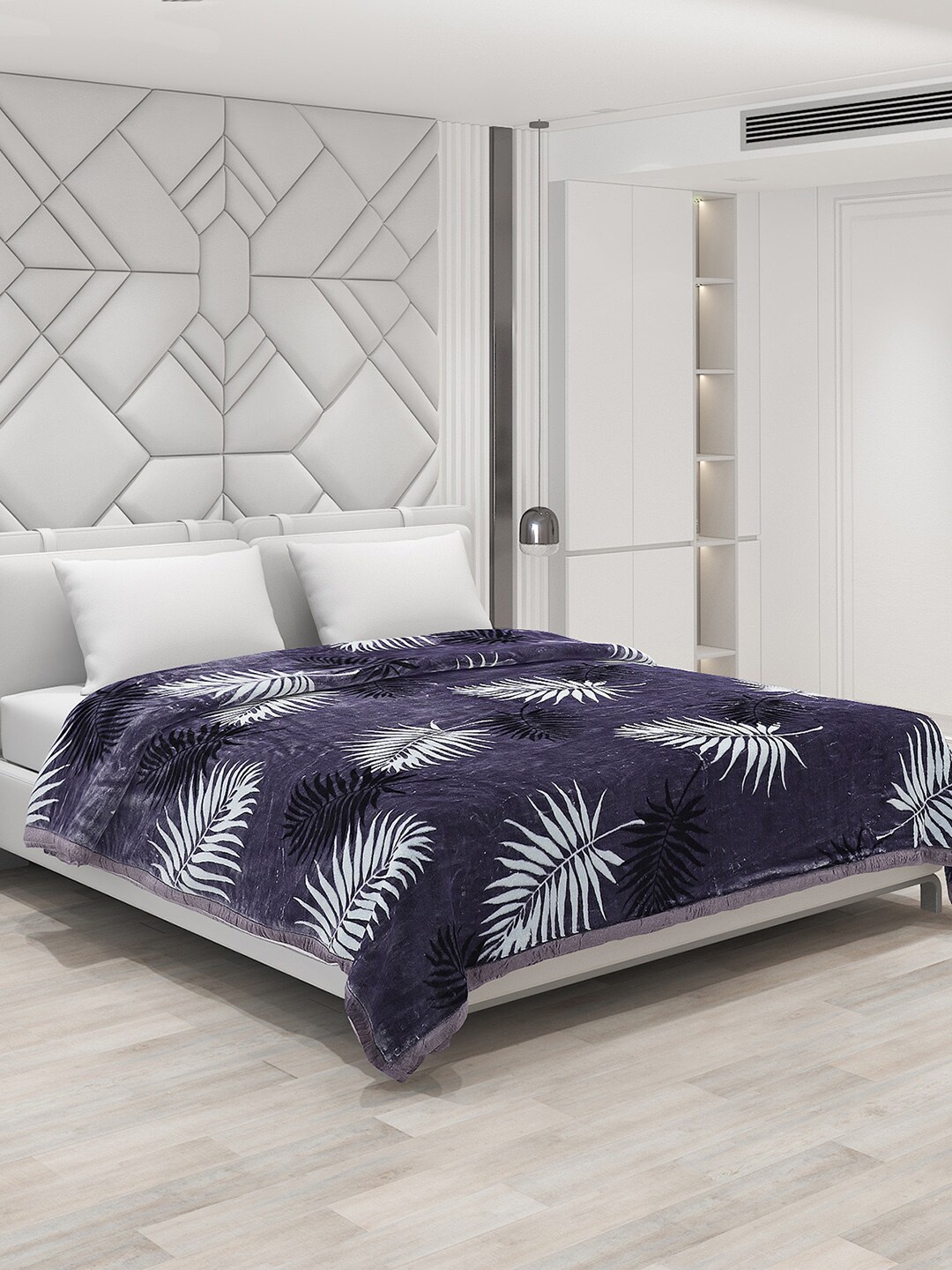 

Monte Carlo Apricot Blue & White Floral 1000 GSM Heavy Winter Double Bed Blanket