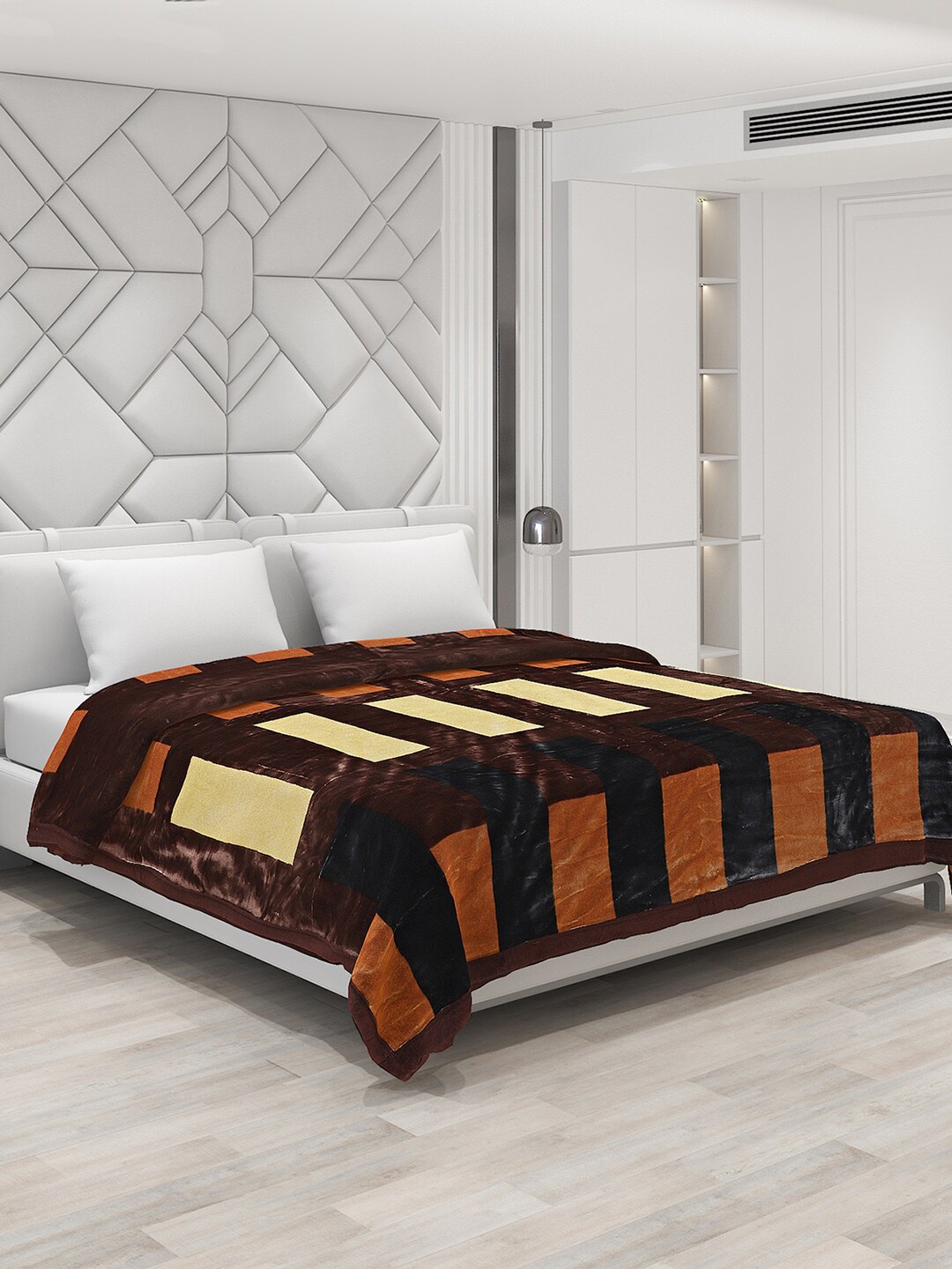 

Monte Carlo Gulnar Brown & Cream Geometric Heavy Winter 1000 GSM Double Bed Blanket