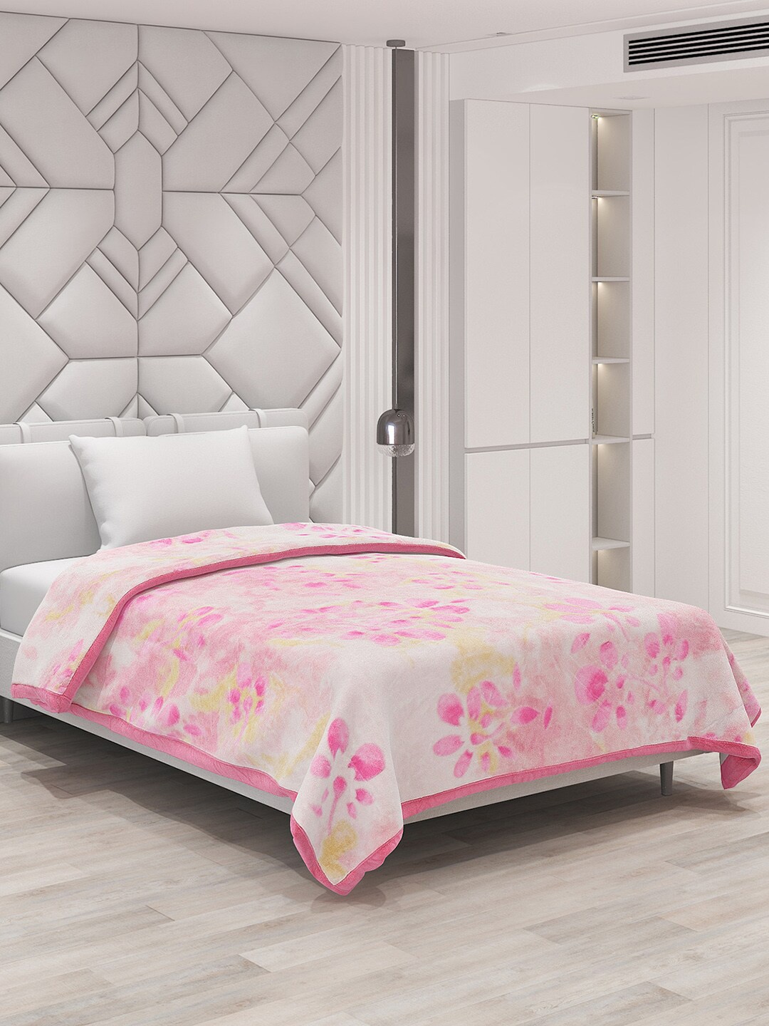 

Monte Carlo Ignis Pink & White Floral Heavy Winter Single Bed Blanket