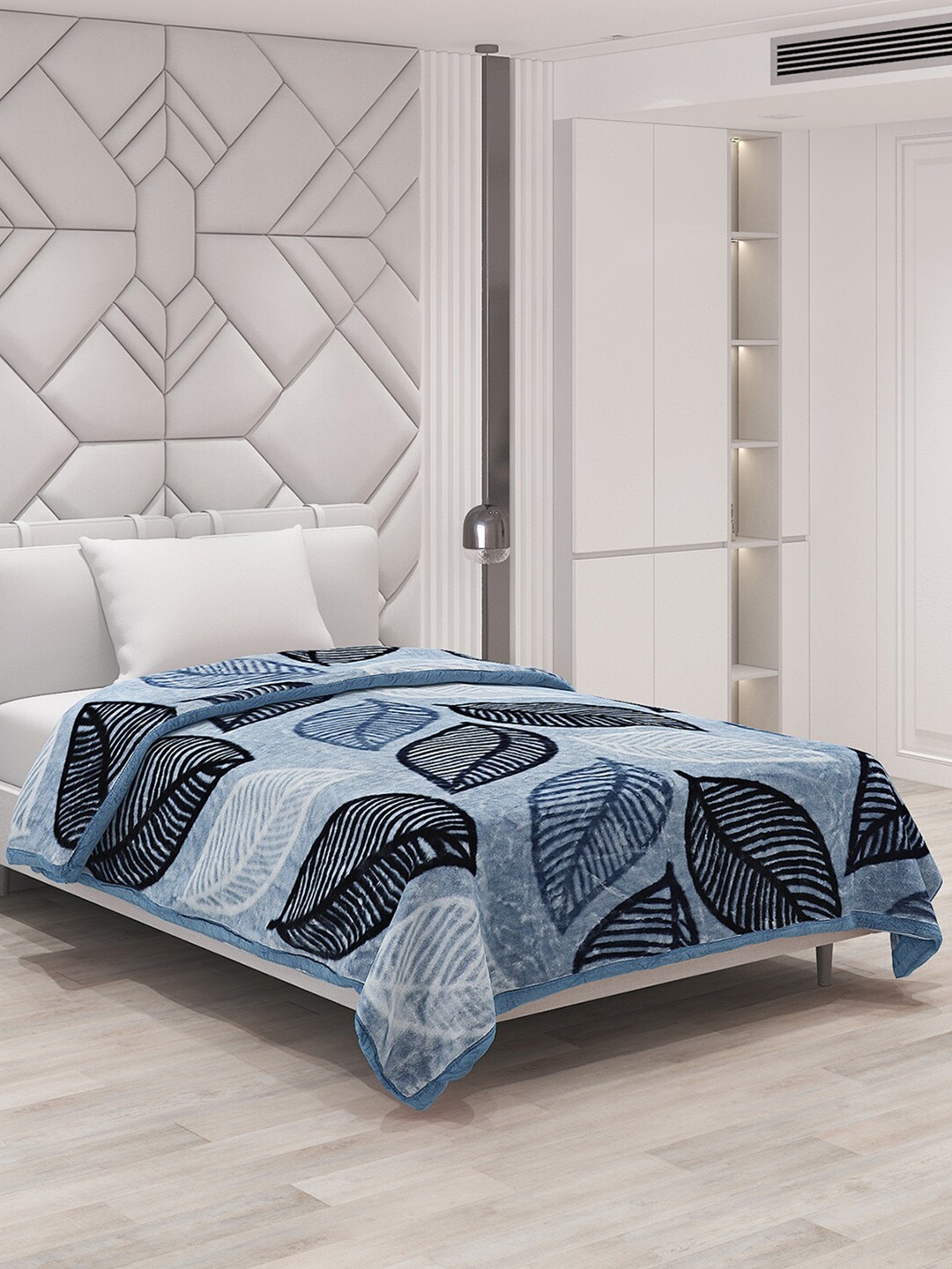 

Monte Carlo Relation Blue & White Floral 1000 GSM Heavy Winter Single Bed Blanket
