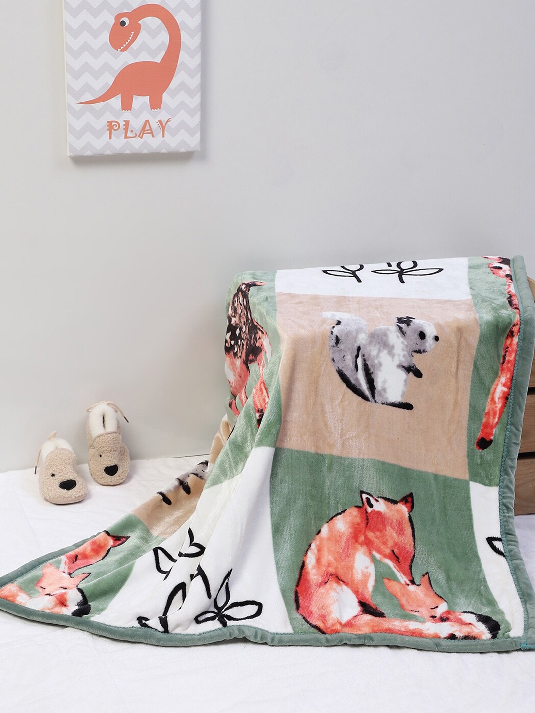 

Monte Carlo Green & White Cartoon Characters Heavy Winter 550 GSM Single Bed Blanket