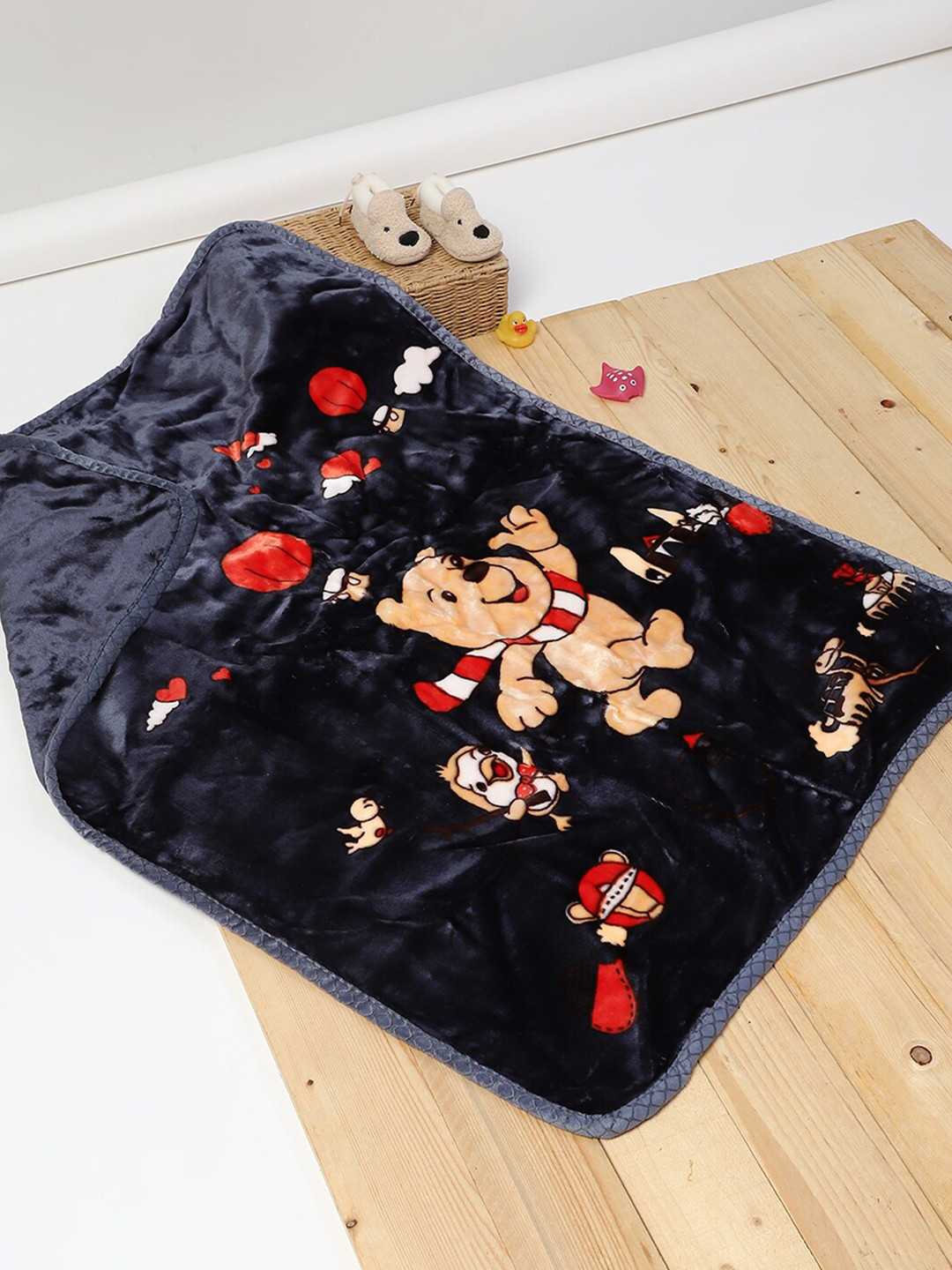 

Monte Carlo Donald Navy Blue & Red Heavy Winter 500 GSM Single Bed Blanket