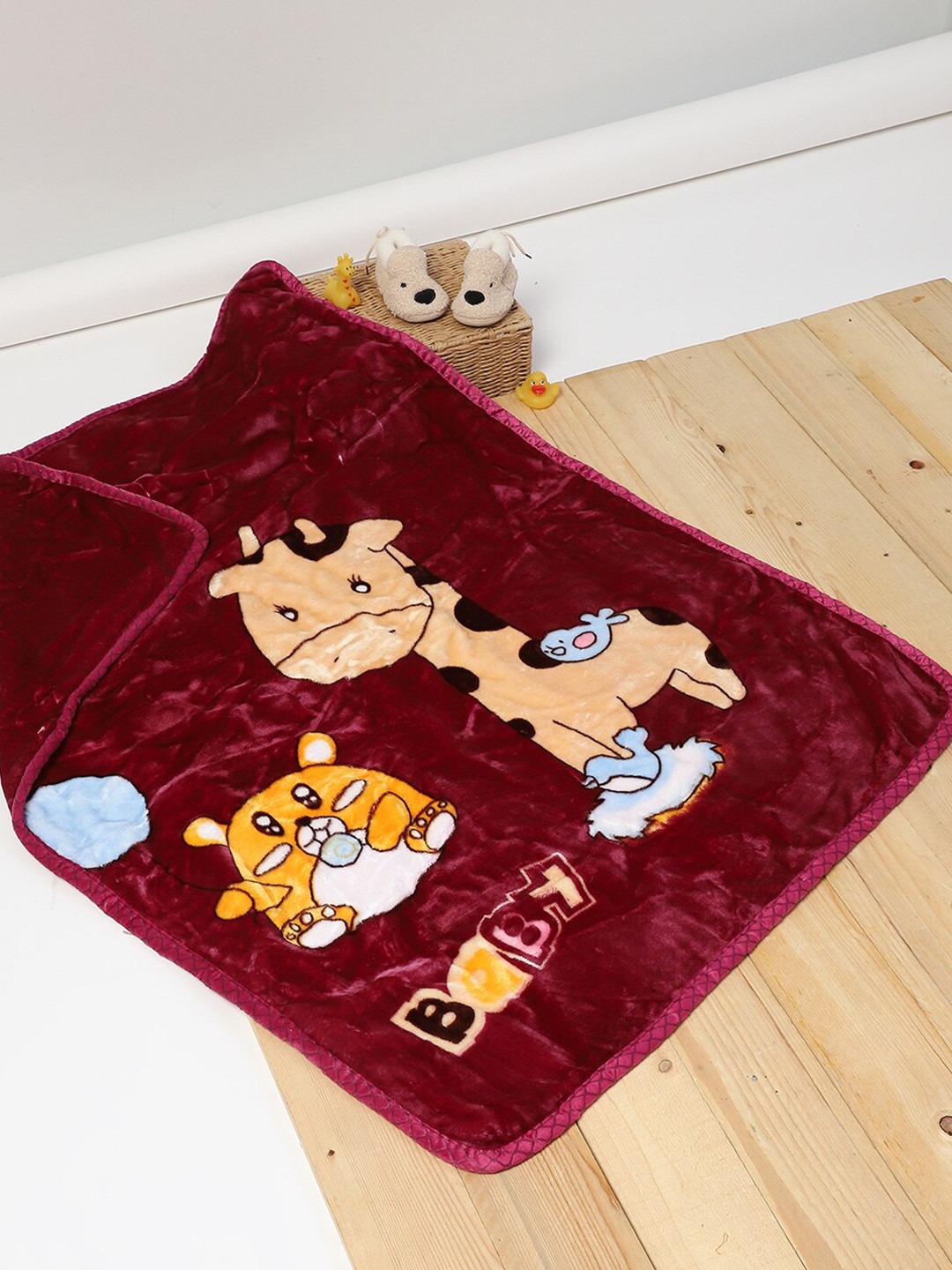 

Monte Carlo Donald Maroon & White Heavy Winter 500 GSM Single Bed Blanket