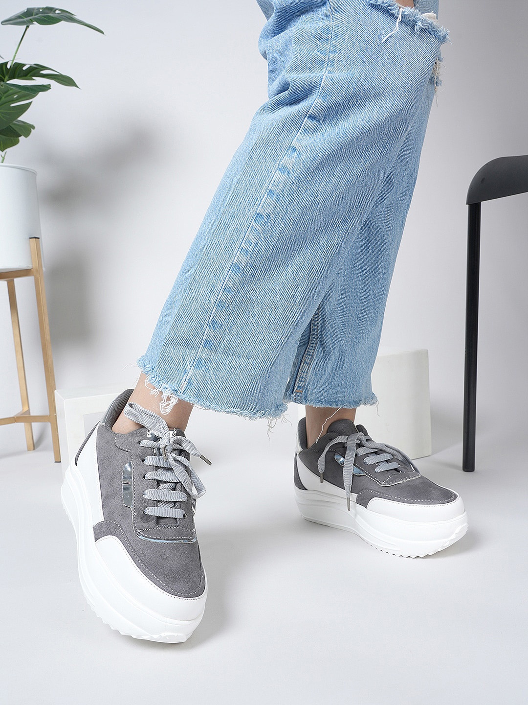 

DressBerry Women Grey Lightweight Lace-Up Sneakers