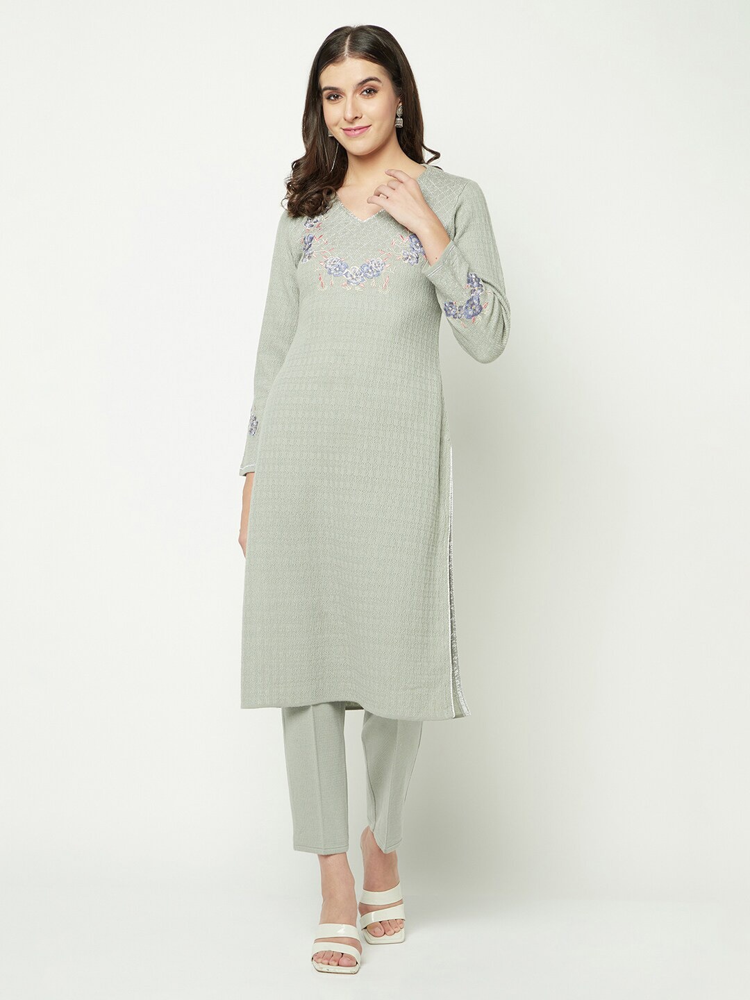 

Knitstudio Floral Embroidered Yoke Knitted Kurta With Trousers, Green