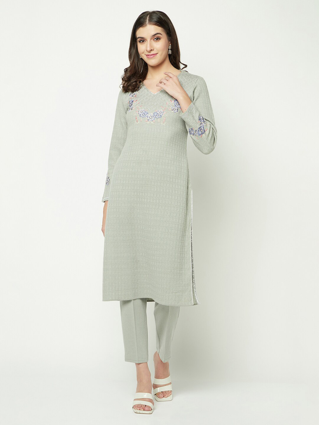 

Knitstudio Floral Embroidered Yoke Knitted Kurta With Trousers, Green