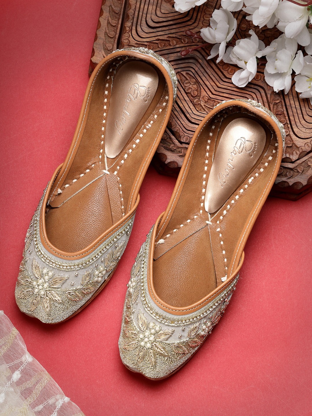 

ELANBERG Ethnic Embellished Square Toe Mojaris, Silver