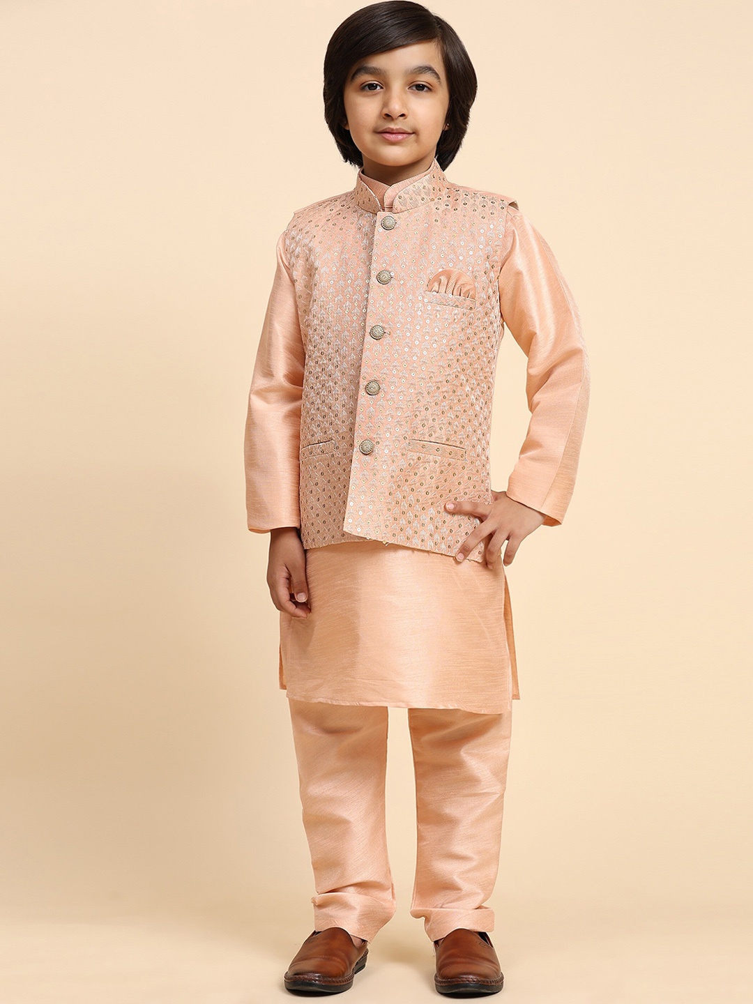 

Pro-Ethic STYLE DEVELOPER Boys Mandarin Collar Regular Kurta with Pyjamas & Nehru jacket, Peach