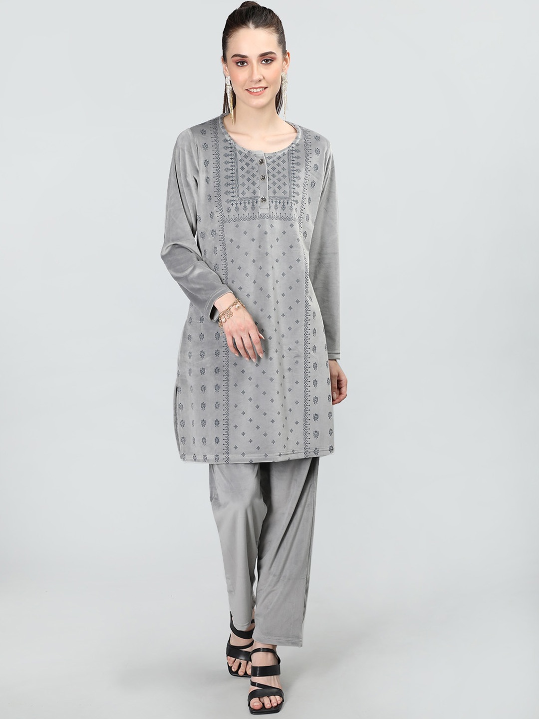 

Duchess Ethnic Motifs Printed Round Neck Regular Velvet Kurta With Trousers, Grey