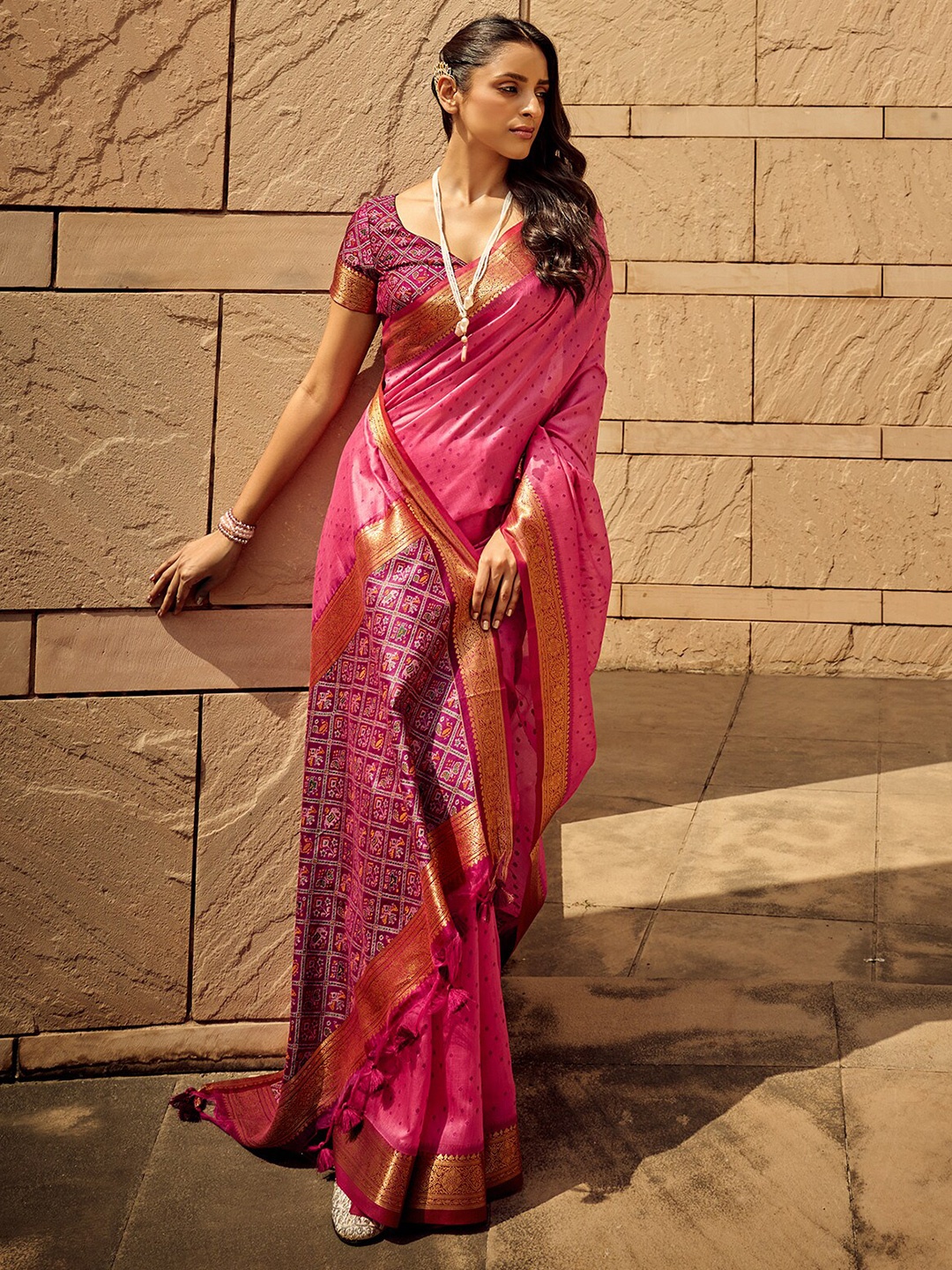 ODETTE Geometric Printed Zari Saree, Pink