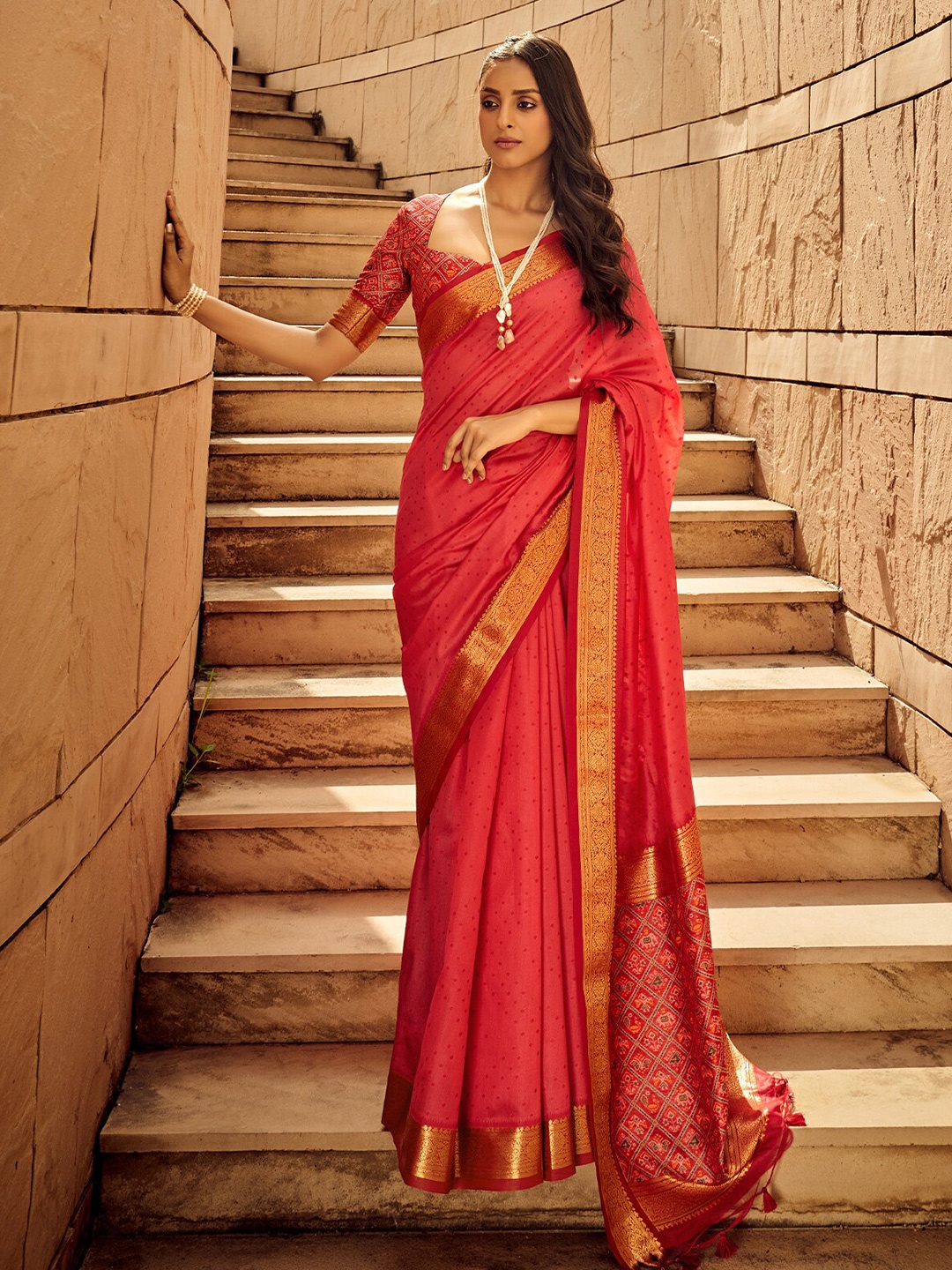 

ODETTE Geometric Printed Zari Saree, Peach
