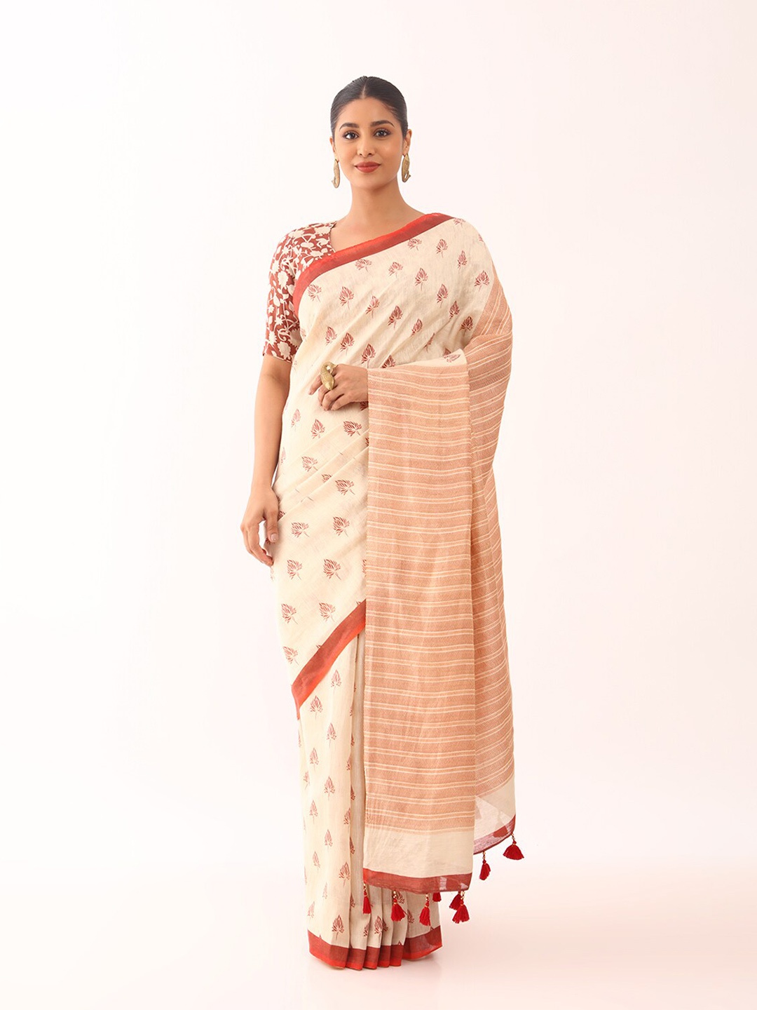

Taneira Ethnic Motifs Printed Tissue Saree, Off white