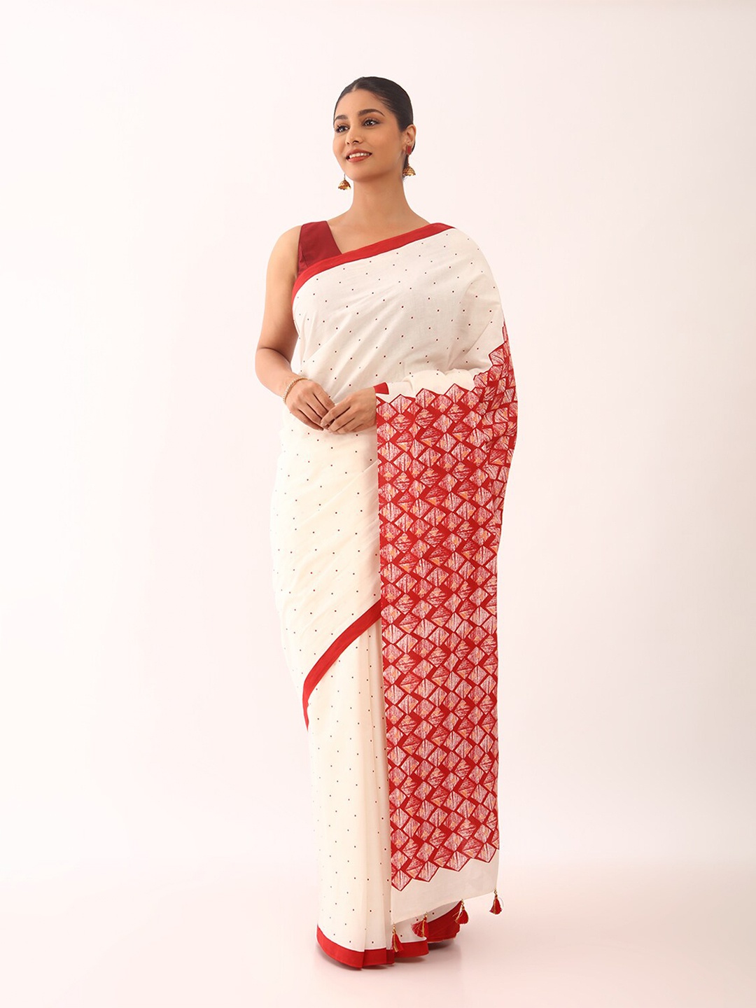 Taneira Polka Dot Printed Pure Cotton Saree, Off white
