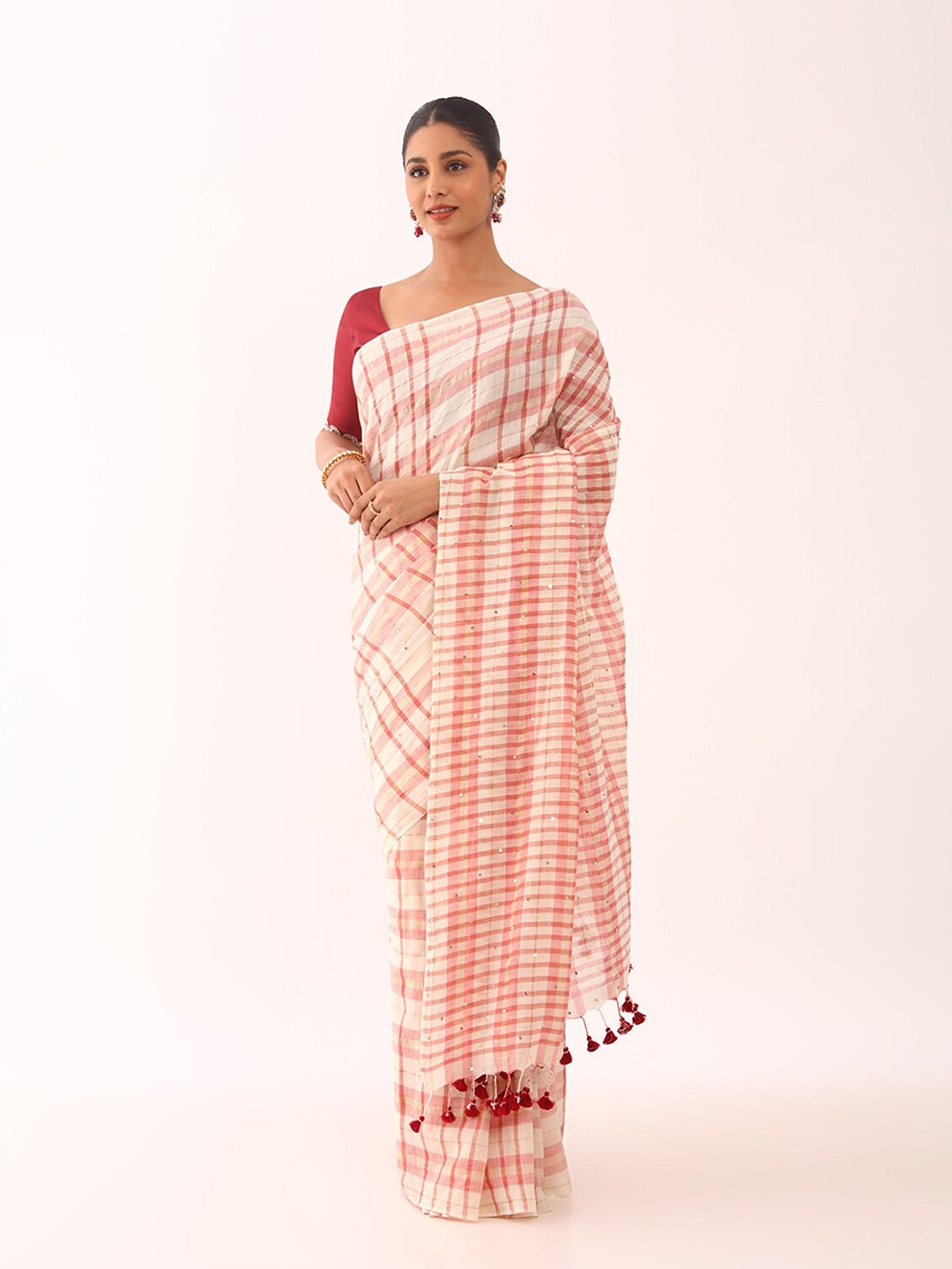 

Taneira Checked Sequinned Detail Saree, Off white