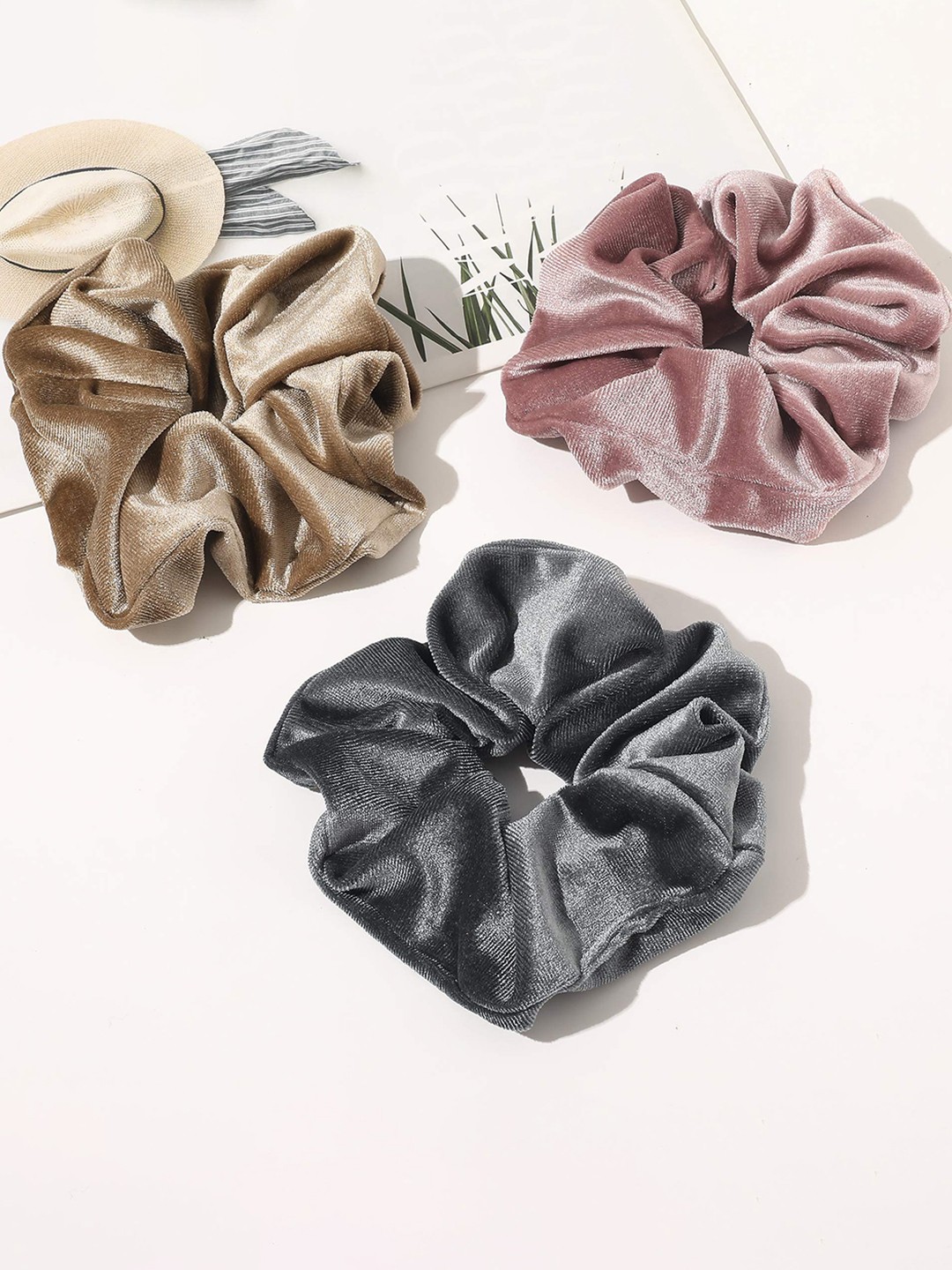 

FIMBUL Women Set Of 3 Velvet Ponytail Holders, Grey