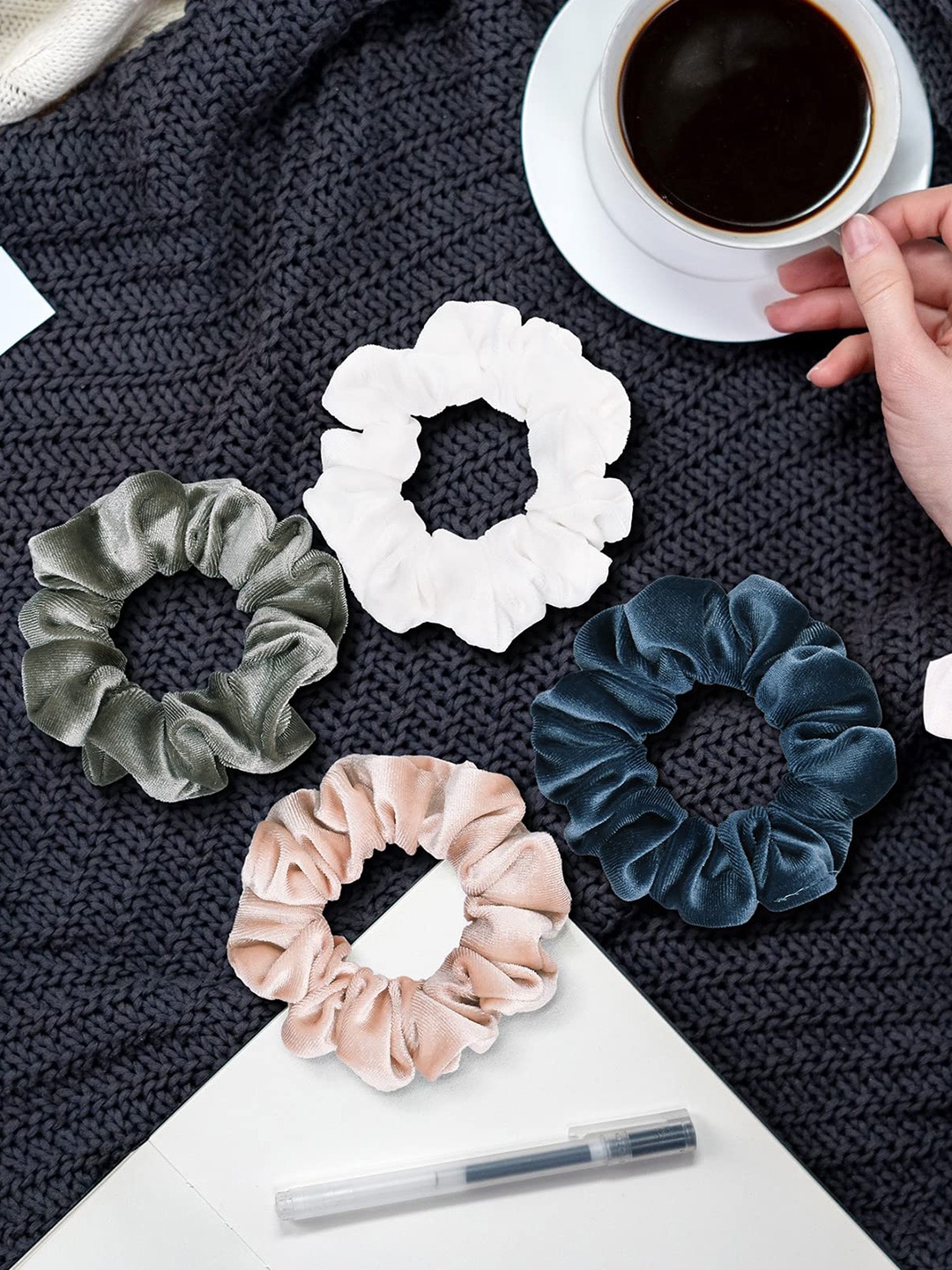 FIMBUL Women Set Of 4 Velvet Ponytail Holders, White