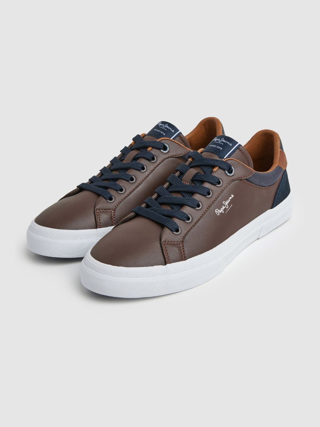 

Pepe Jeans Men Kenton Court Comfort Insole Contrast Sole Sneakers, Brown