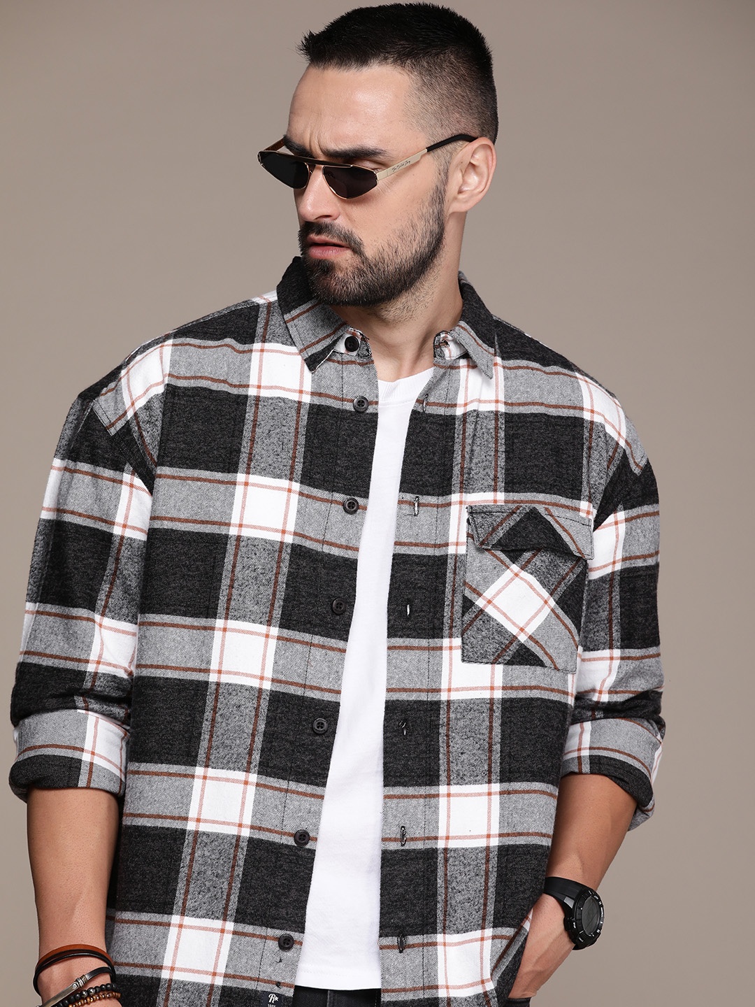 

Roadster Men Relaxed Opaque Checked Cotton Casual Shirt, Black