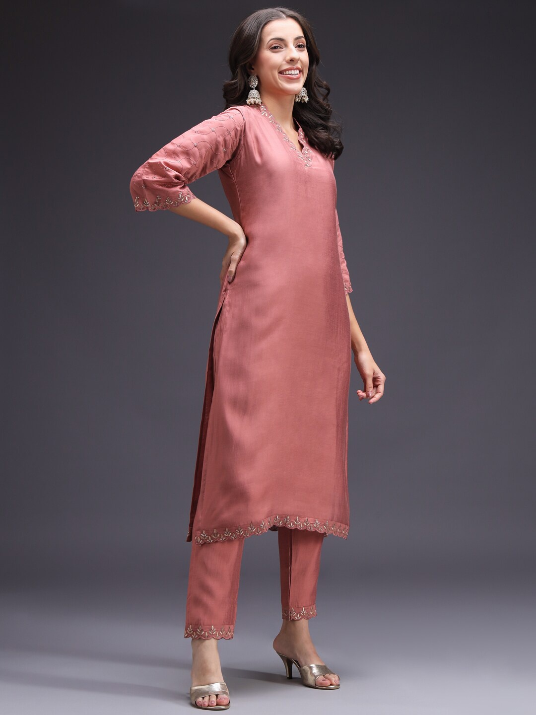 

HEEPOSH Ethnic Motifs Embroidered Sequinned Straight Kurta With Trousers, Rust