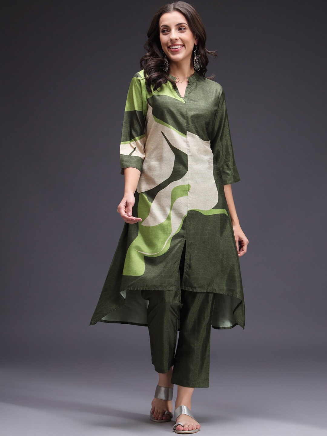 

HEEPOSH Abstract Printed Thread Work Straight Kurta With Trousers, Green