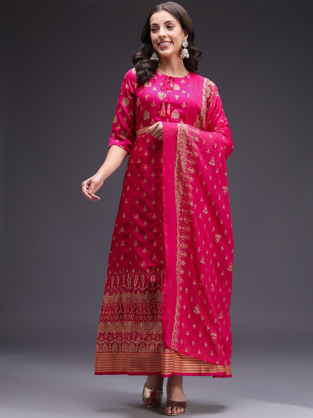 

HEEPOSH Ethnic Motifs Printed Tie Up Neck Ethnic Dress With Dupatta, Pink