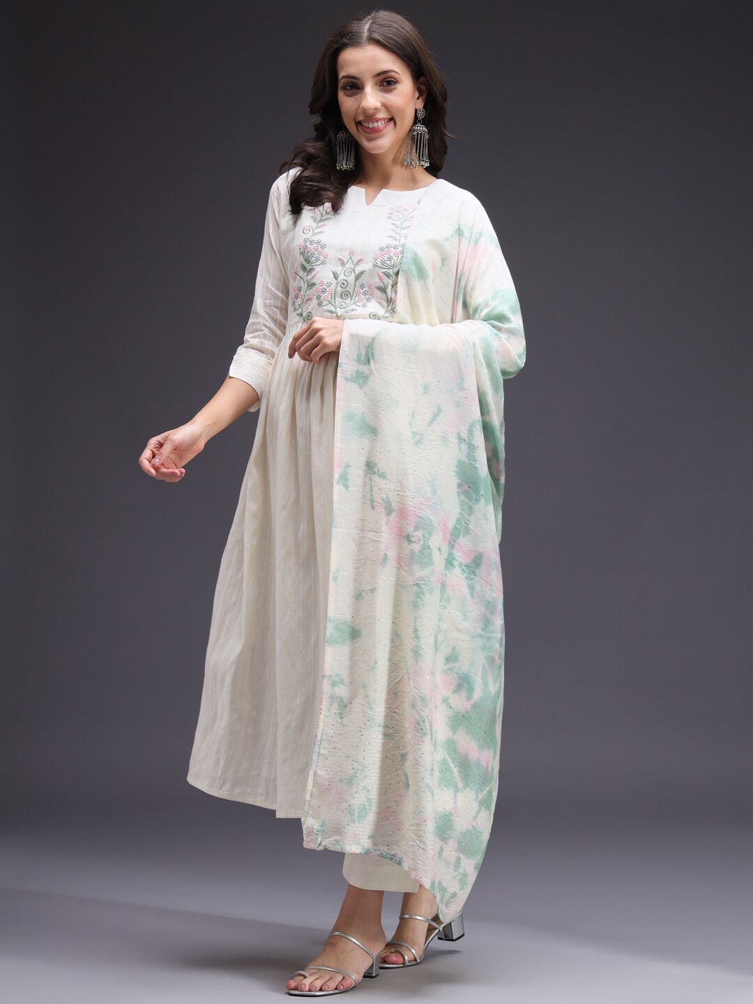 

HEEPOSH Floral Embroidered Regular Sequinned Kurta With Trousers & Dupatta, Cream