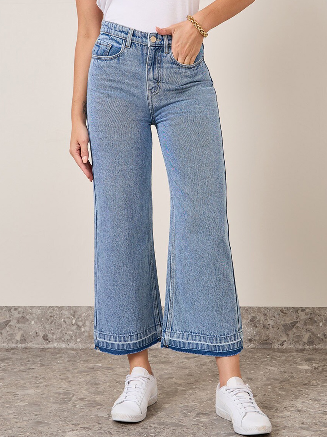 

Styli Women Wide Leg High Rise Clean Look Light Fade Stretchable Cropped Jeans, Blue