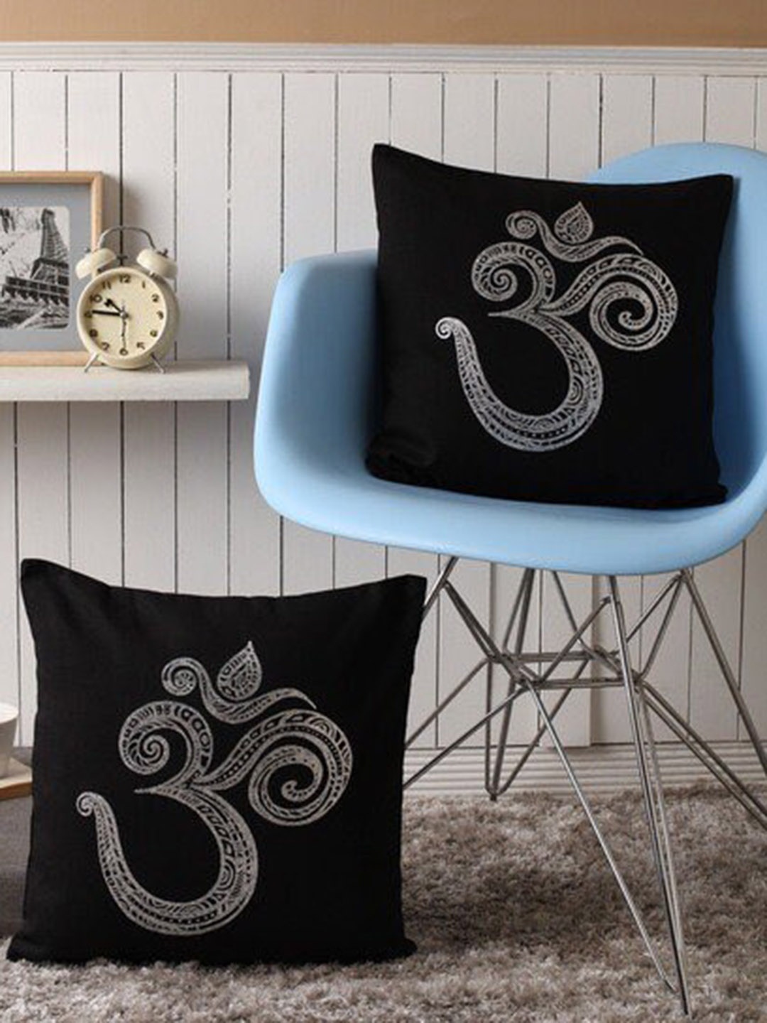 

Lushomes Black & White 2 Pieces Ethnic Motifs Cotton Square Cushion Covers