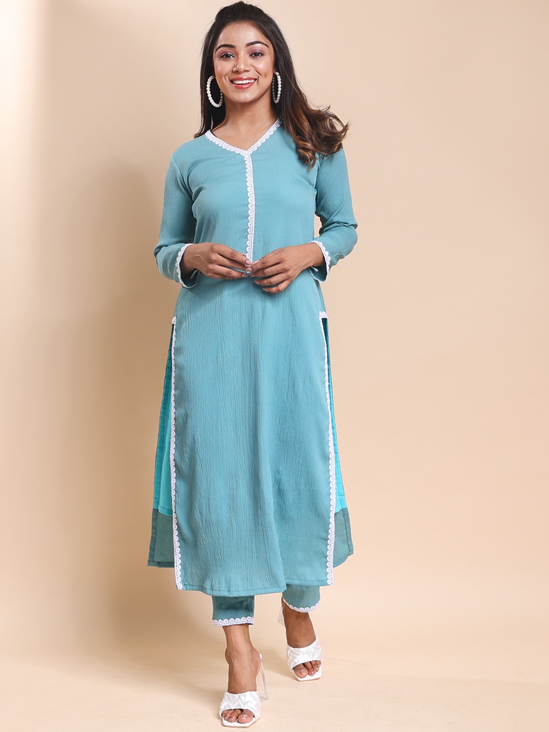 

Disli V-Neck Straight Kurta with Trouser, Blue