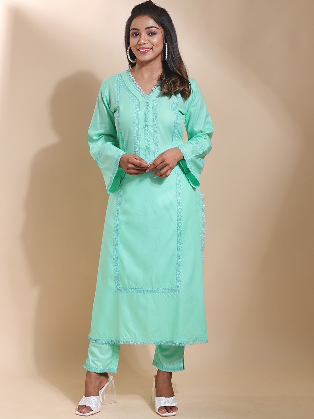 

Disli Floral Embroidered Regular Thread Work Pure Cotton Kurta with Trousers, Sea green