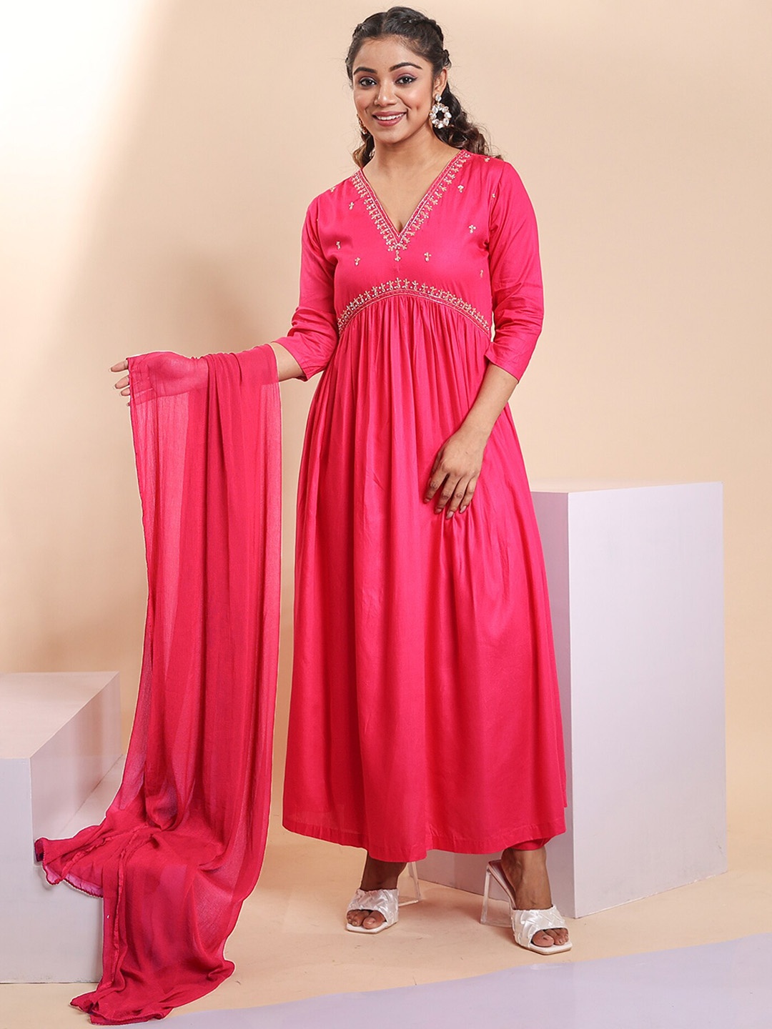 

Disli Empire Thread Work Kurta & Trousers With Dupatta, Pink