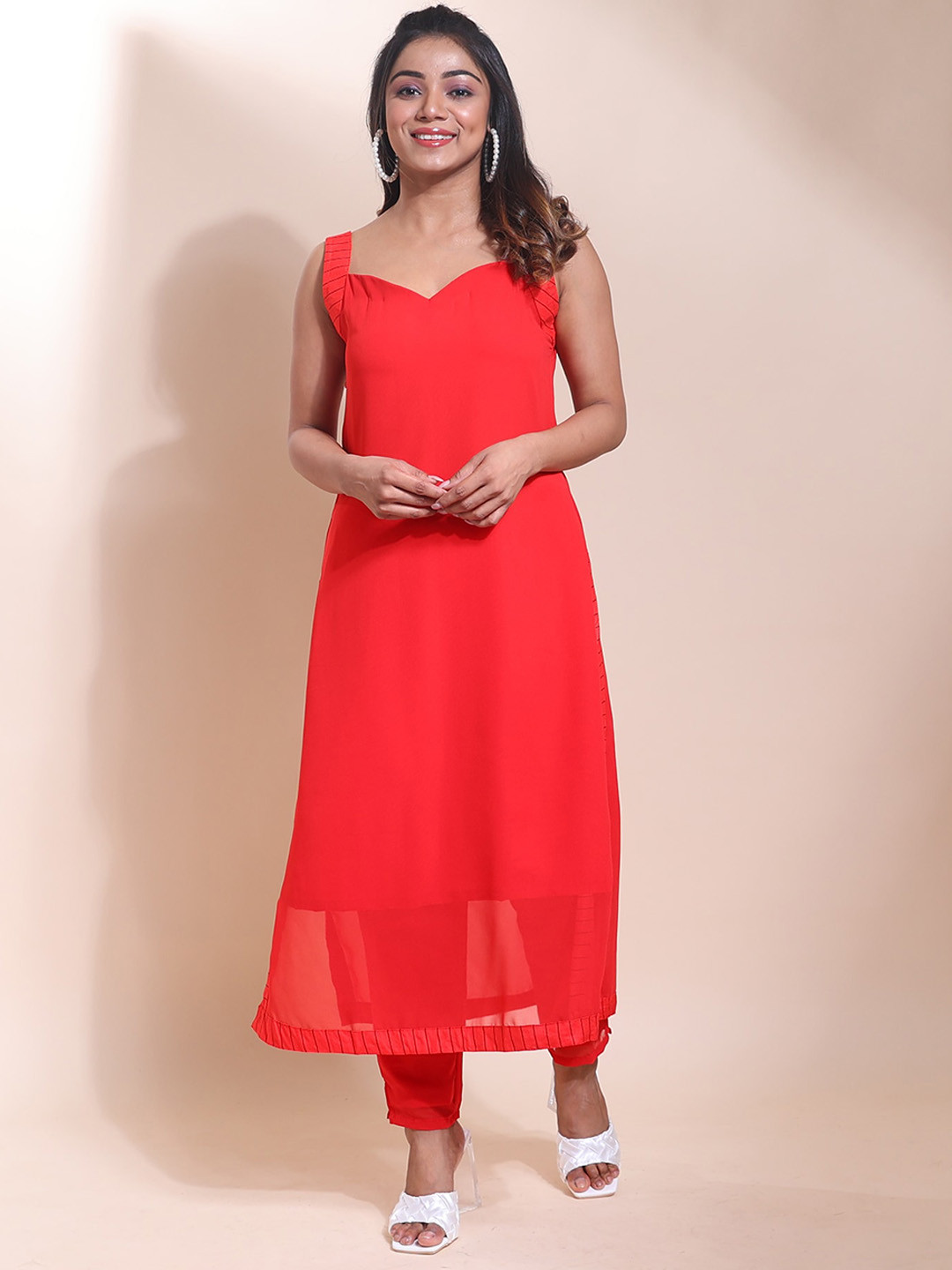

Disli Sweetheart Neck Sleeveless Regular Kurta with Trousers, Red