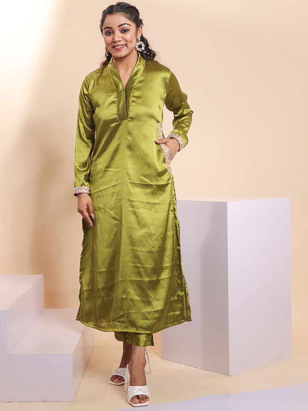 

Disli Shawl Collar Thread Work Satin Kurta with Trousers, Green