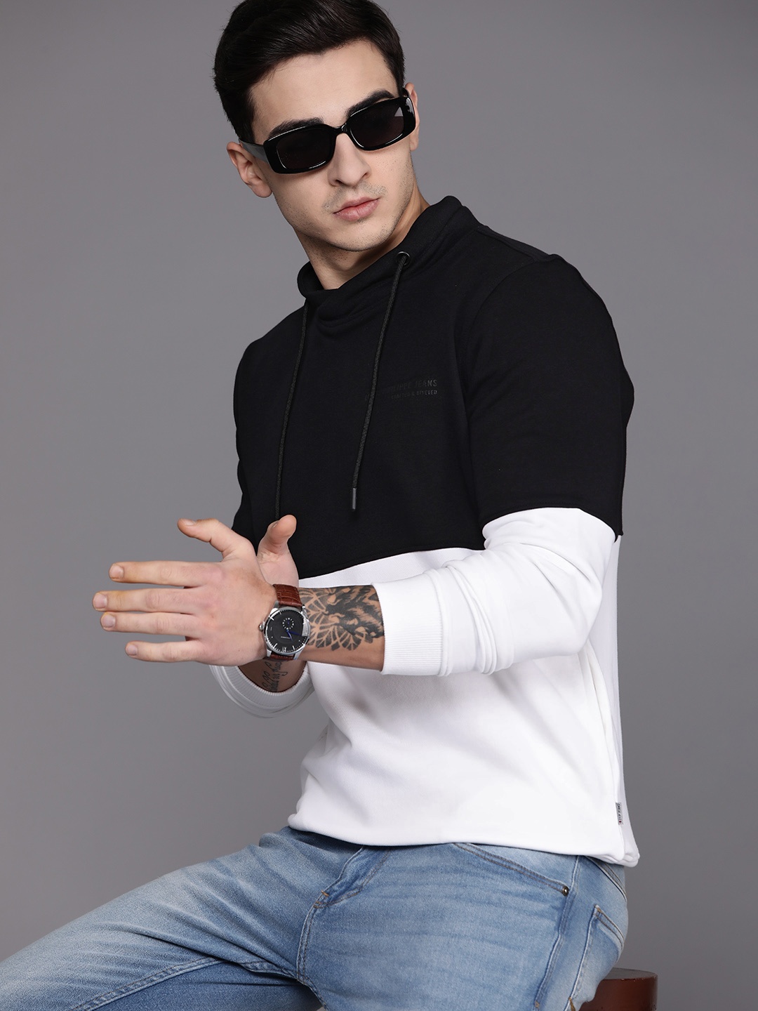 

Louis Philippe Jeans Men Colourblocked Sweatshirt, Black