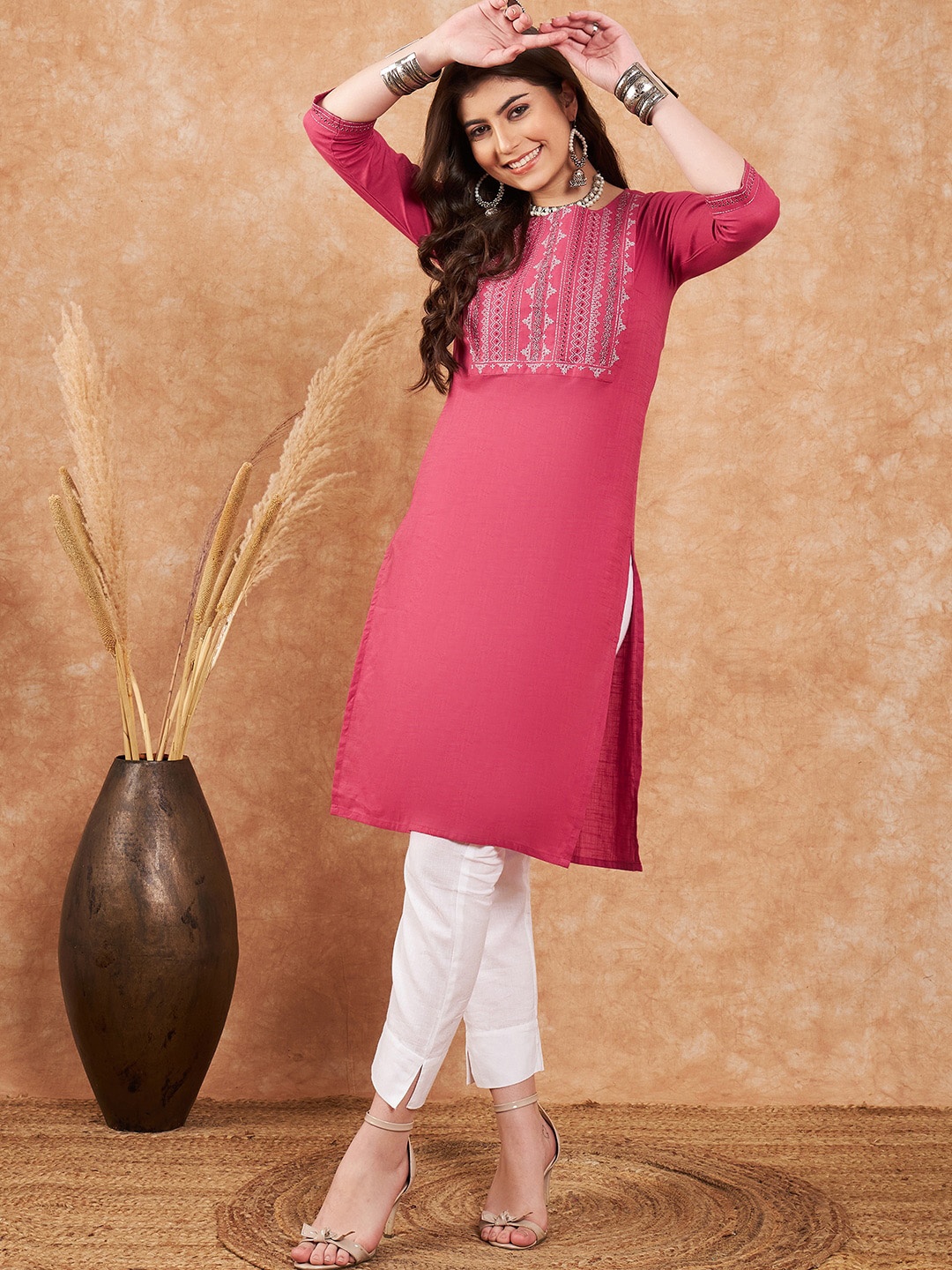 

Sangria Ethnic Motifs Embrodered Pure Cotton Straight Kurta, Coral