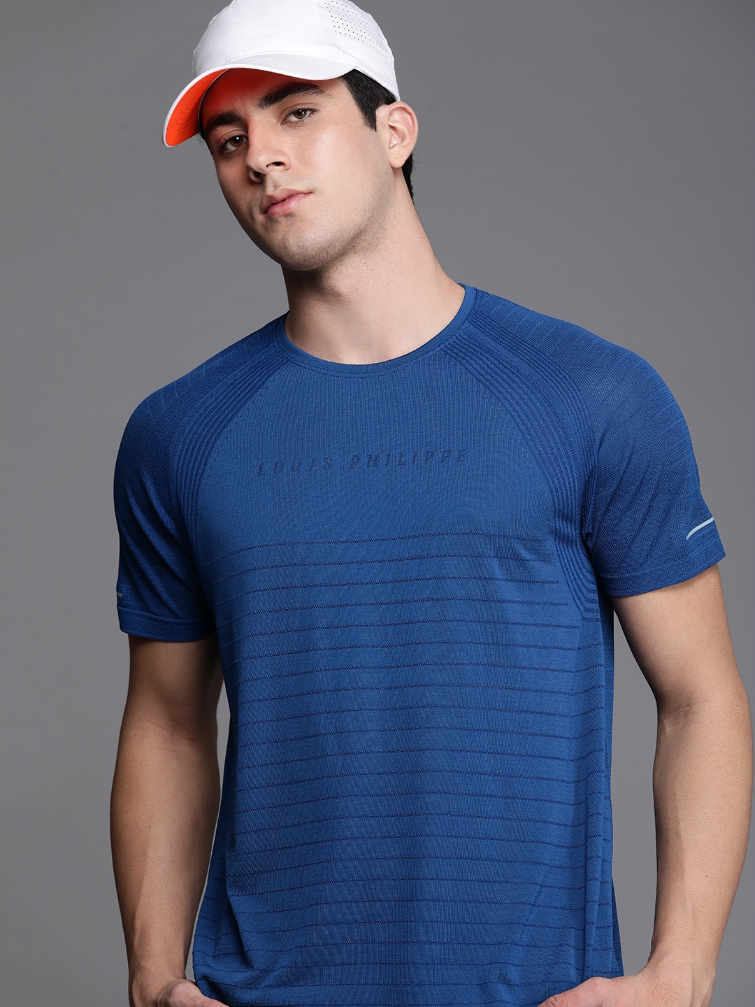 

Louis Philippe ATHPLAY Men Slim Fit T-shirt, Navy blue
