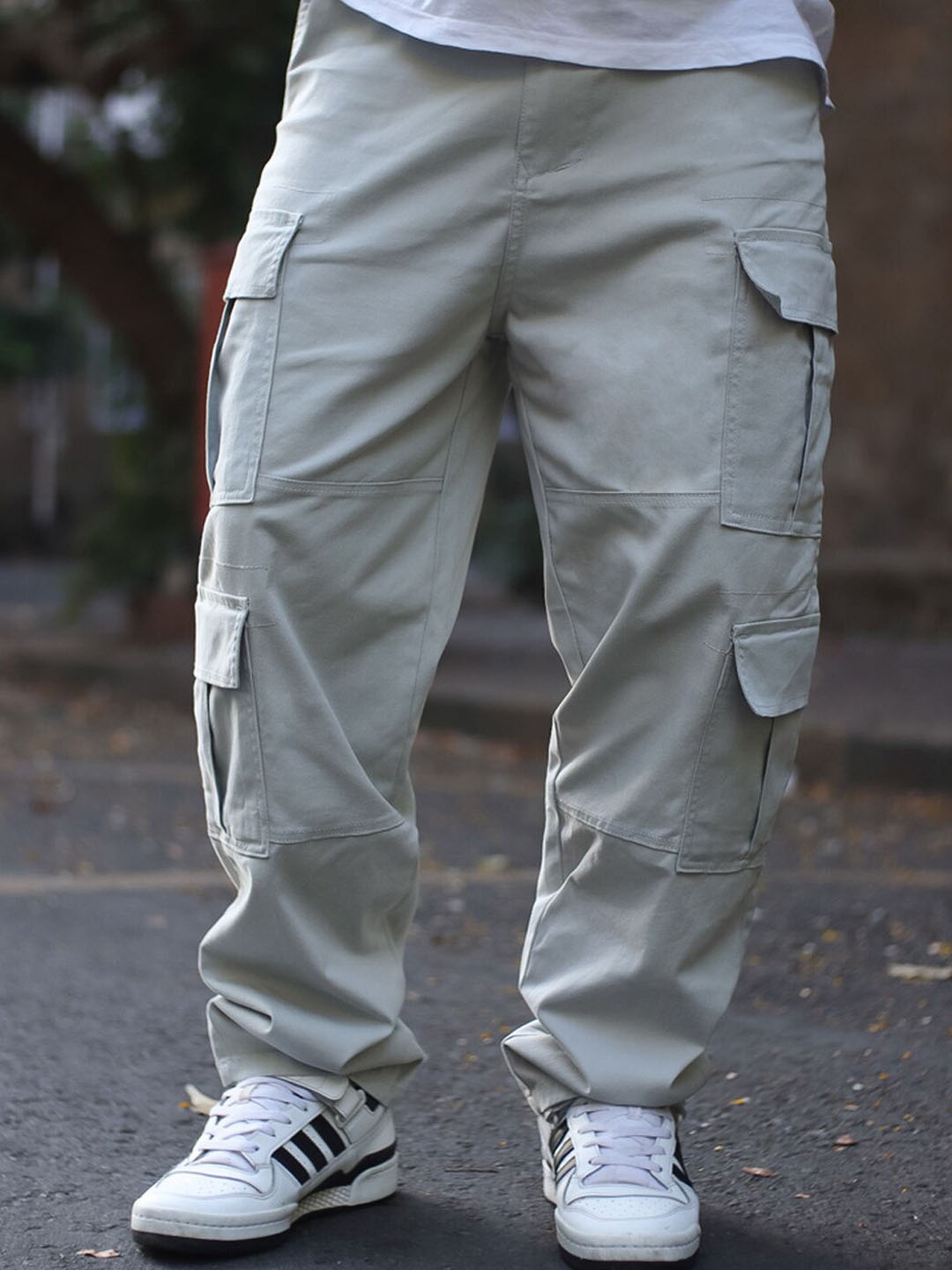 Powerlook Men Grey Loose Fit Mid-Rise Plain Cotton Chinos