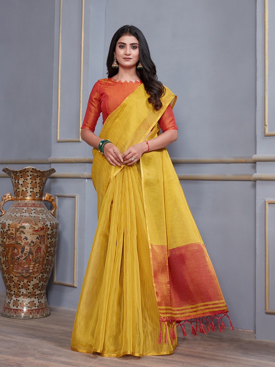 

GAJARAI Zari Detail Saree, Gold