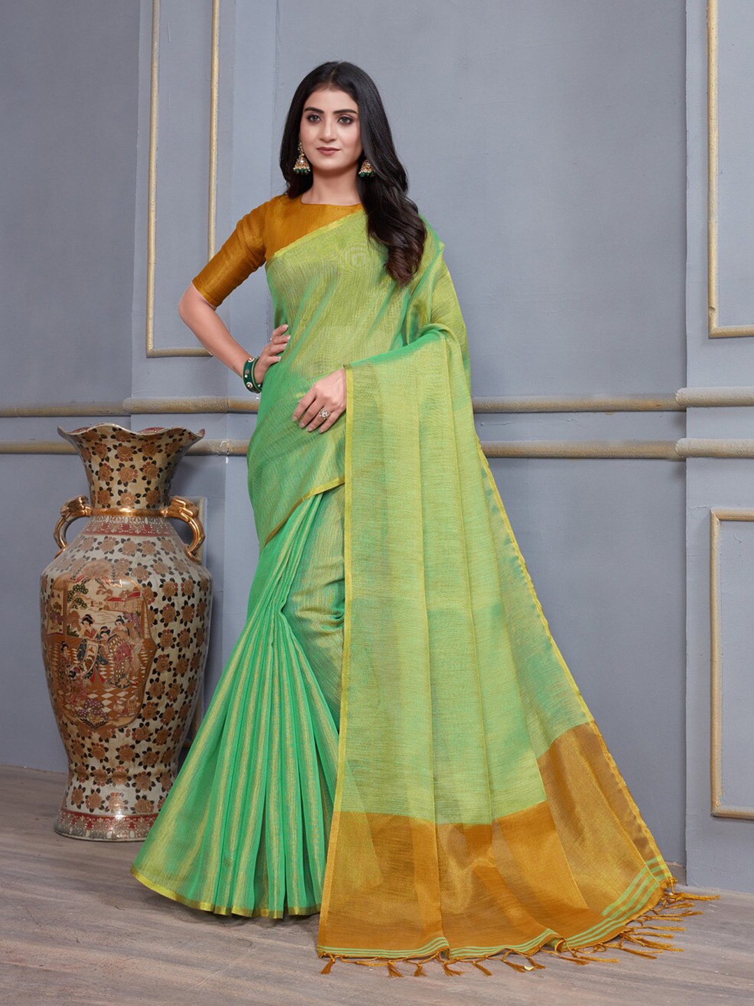 

GAJARAI Zari Detail Saree, Green