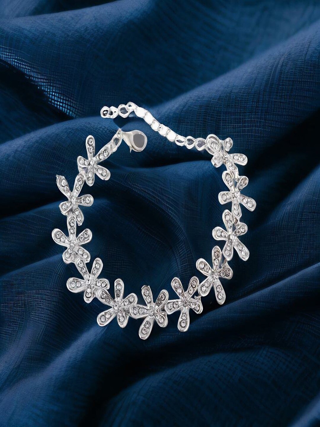 

UNIVERSITY TRENDZ Silver-Plated Crystal Floral Link Bracelet