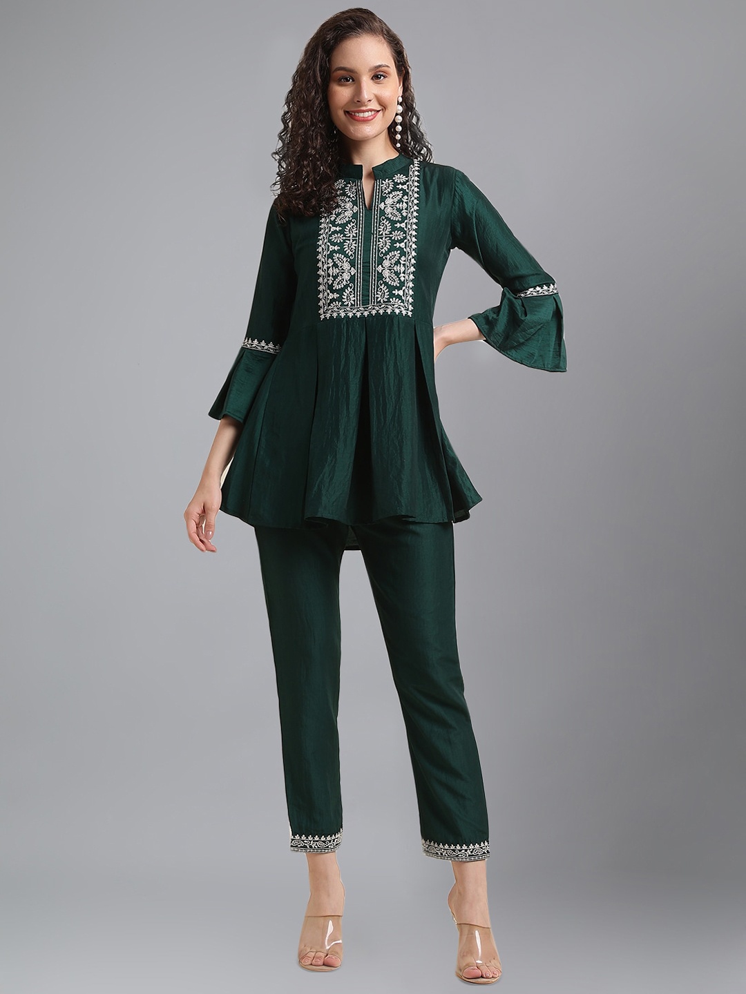 

HERE&NOW Green Embroidered Mandarin Collar Tunic With Trousers