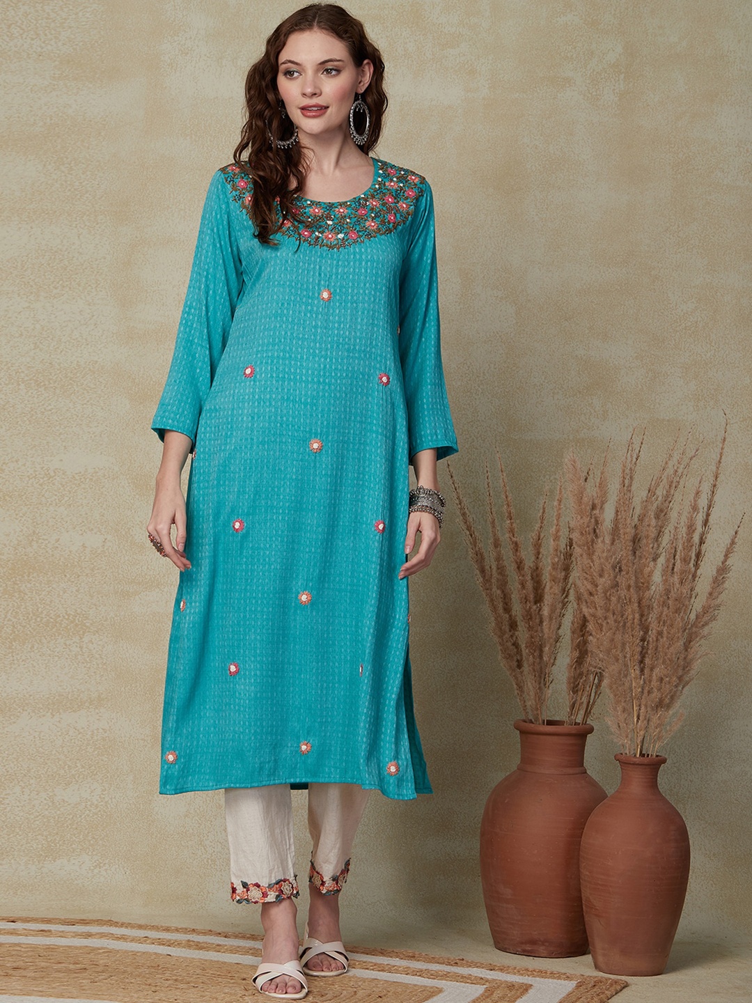 

FASHOR Floral Embroidered Round Neck Straight Kurta, Blue