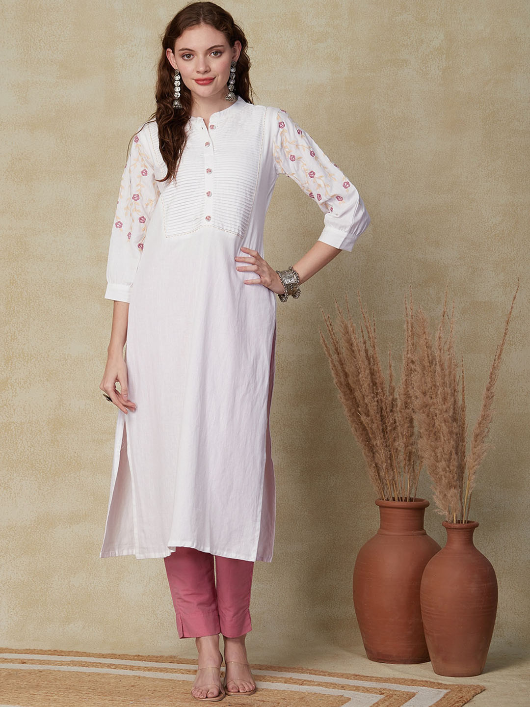 

FASHOR Floral Embroidered Mandarin Collar Straight Kurta, White