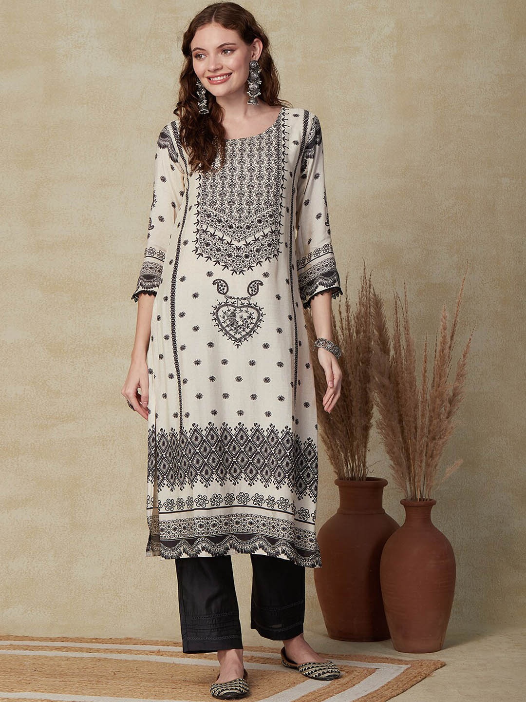 

FASHOR Ethnic Motifs Printed Regular Kurta With Trousers & Dupatta, Off white