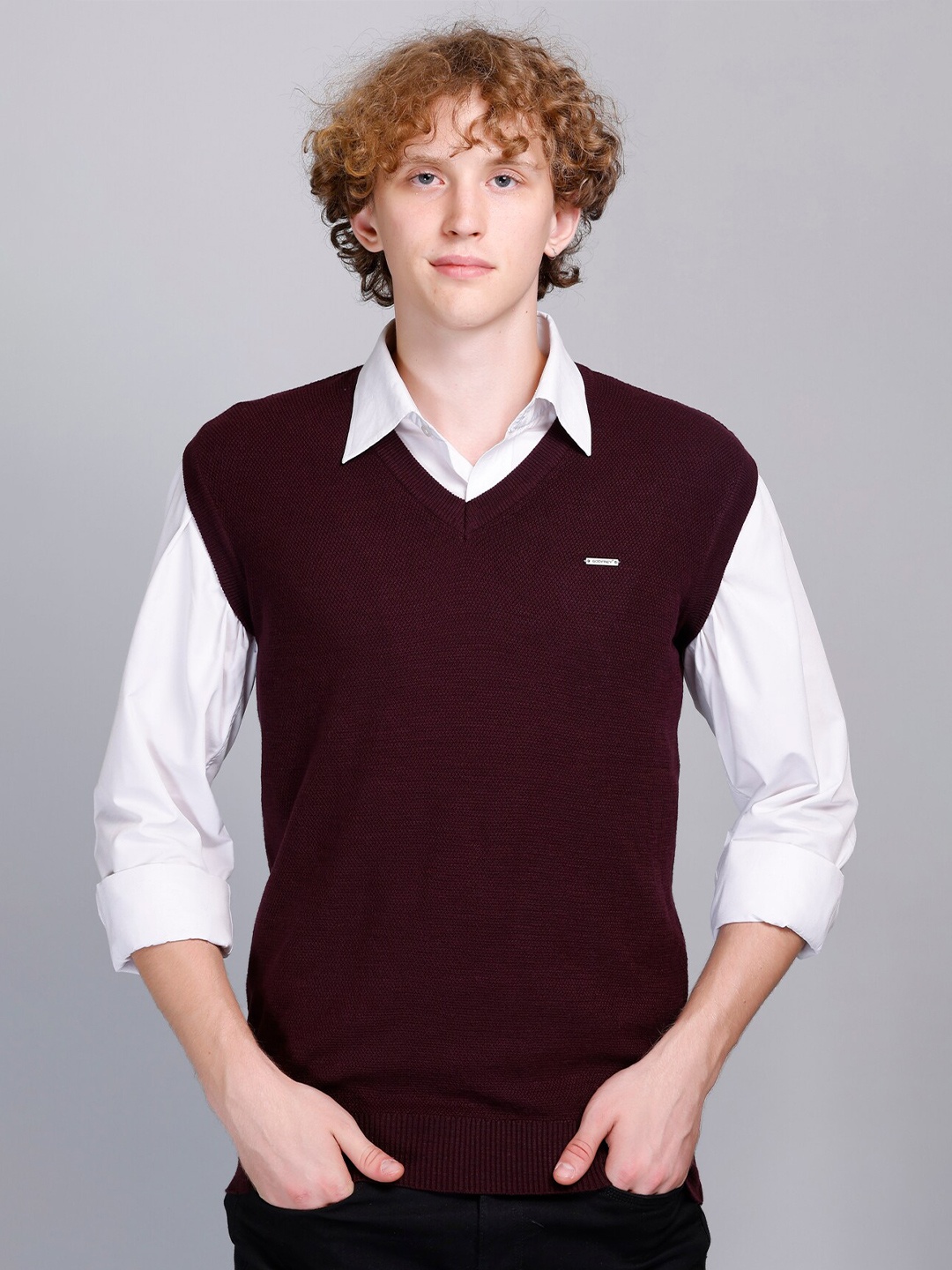 

GODFREY V-Neck Woollen Sweater Vest, Burgundy