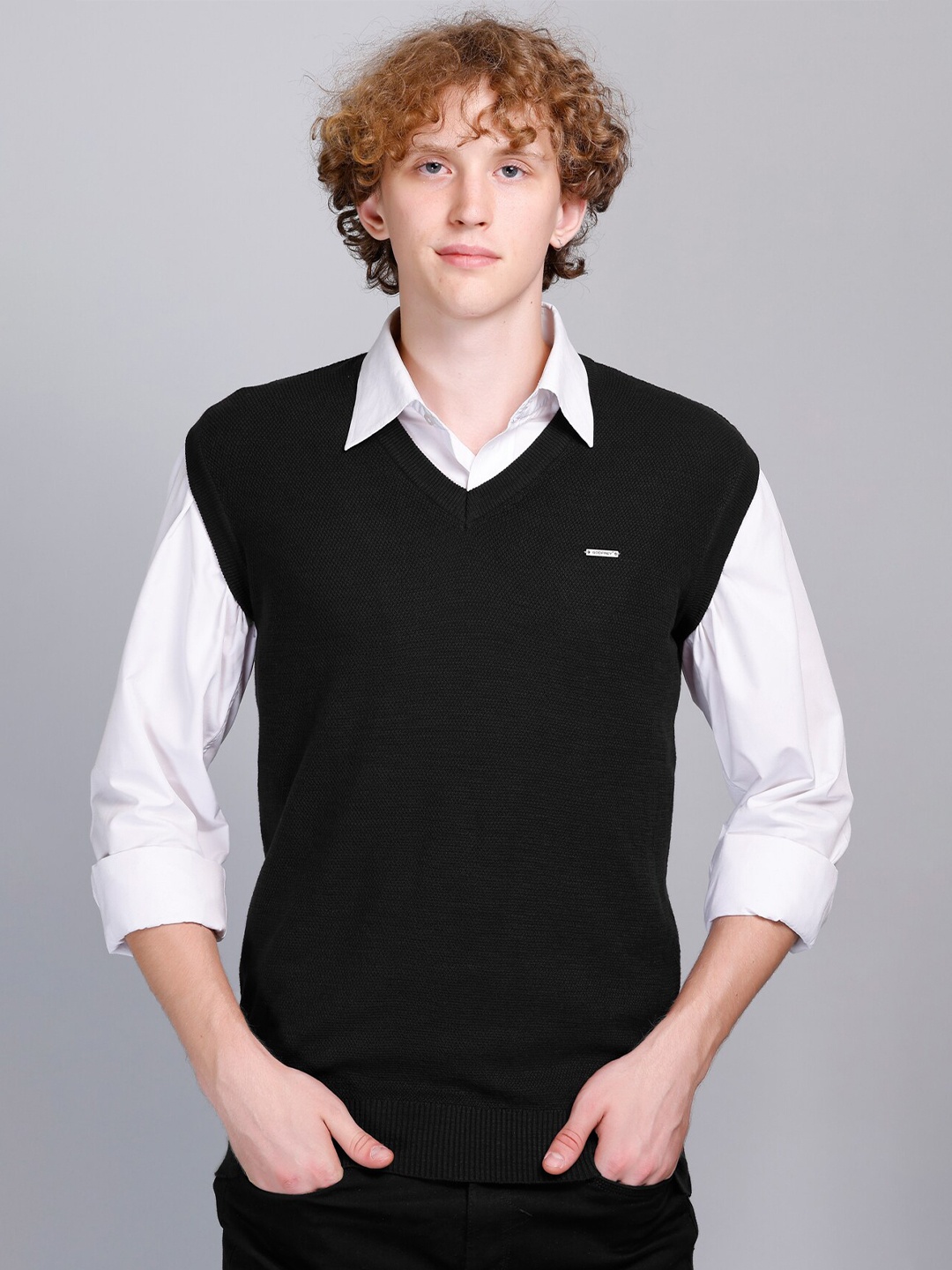 

GODFREY V-Neck Woollen Sweater Vest, Black